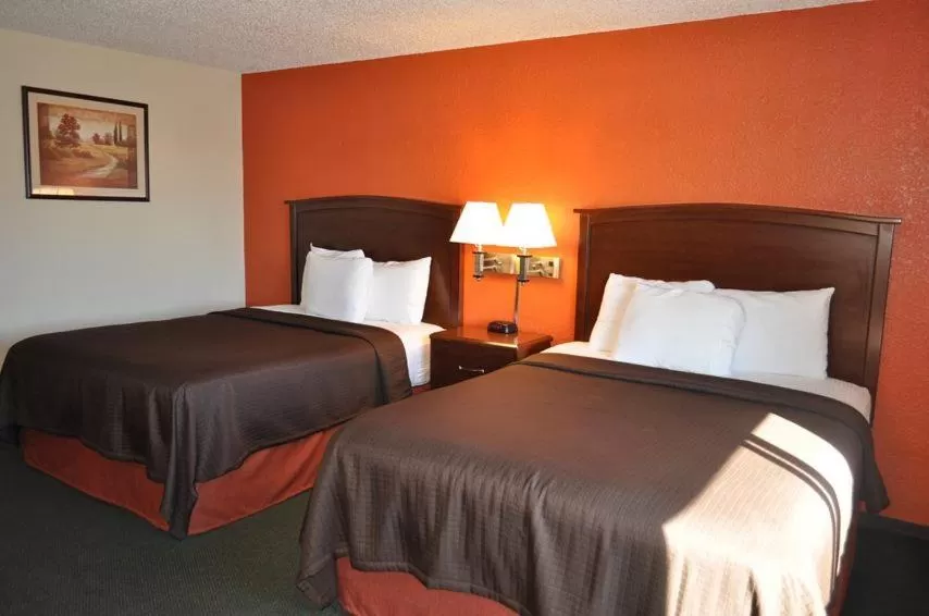 Bedroom, Bed in AmericInn by Wyndham Plymouth