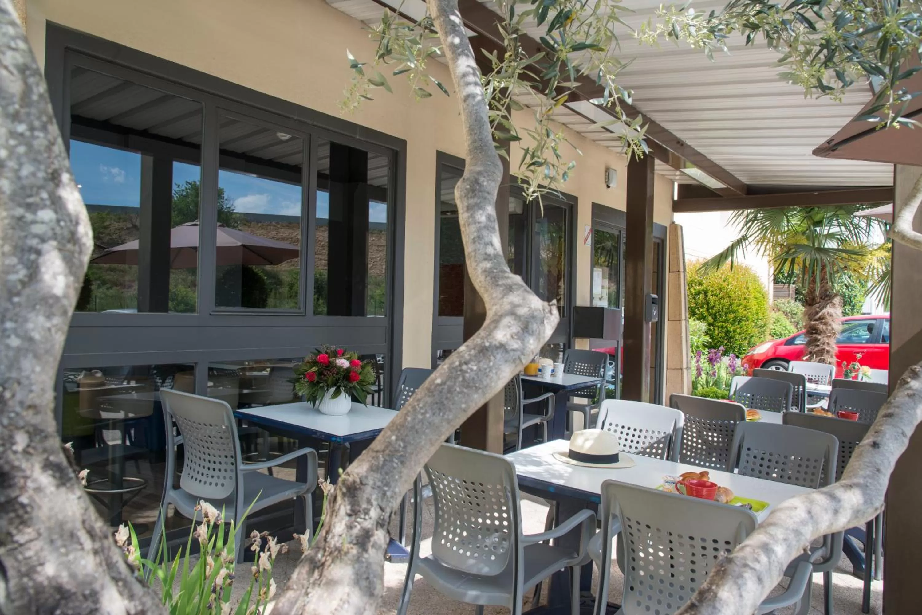 Patio in IBIS Budget Aix en Provence Est Le Canet