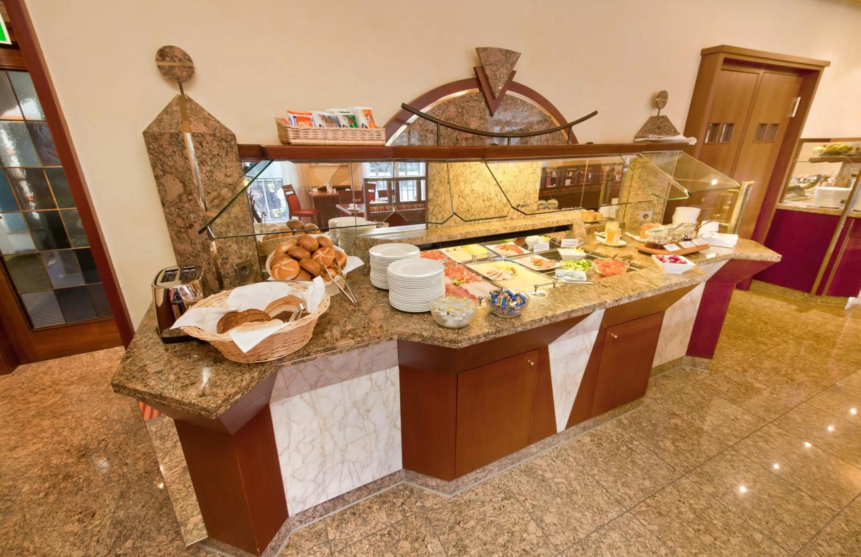 Restaurant/places to eat in Hotel Boulevard