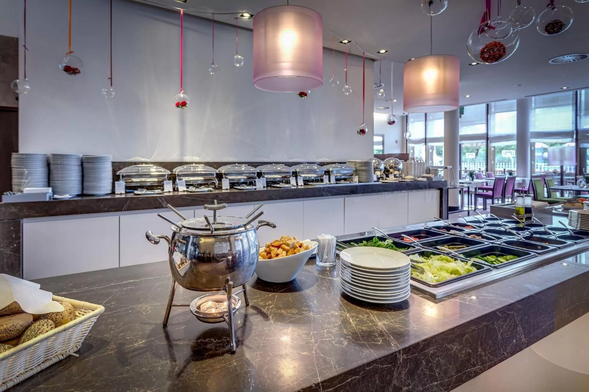 Restaurant/places to eat in Holiday Inn Resort Warsaw Józefów by IHG