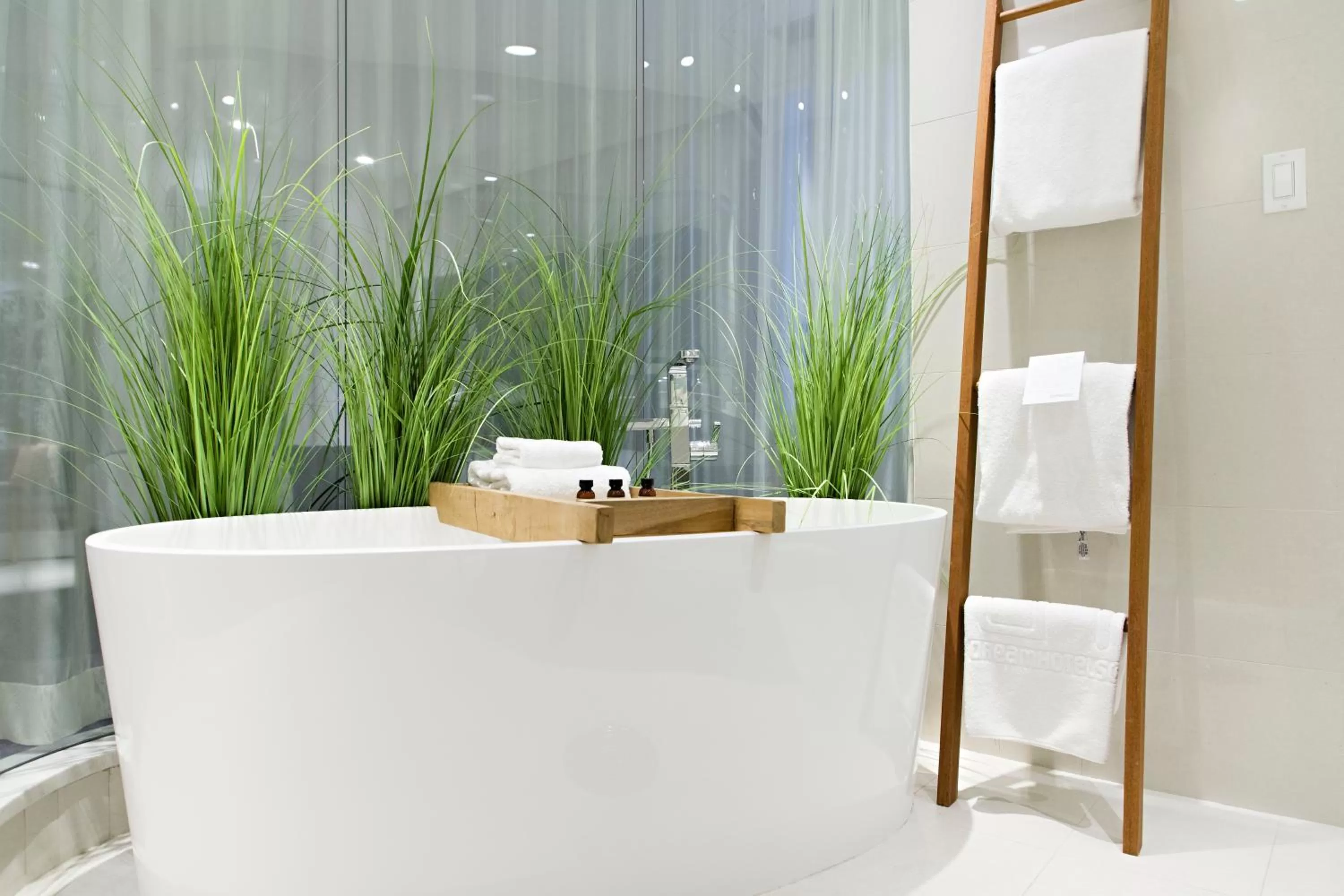 Bathroom in Dream Midtown, by Hyatt