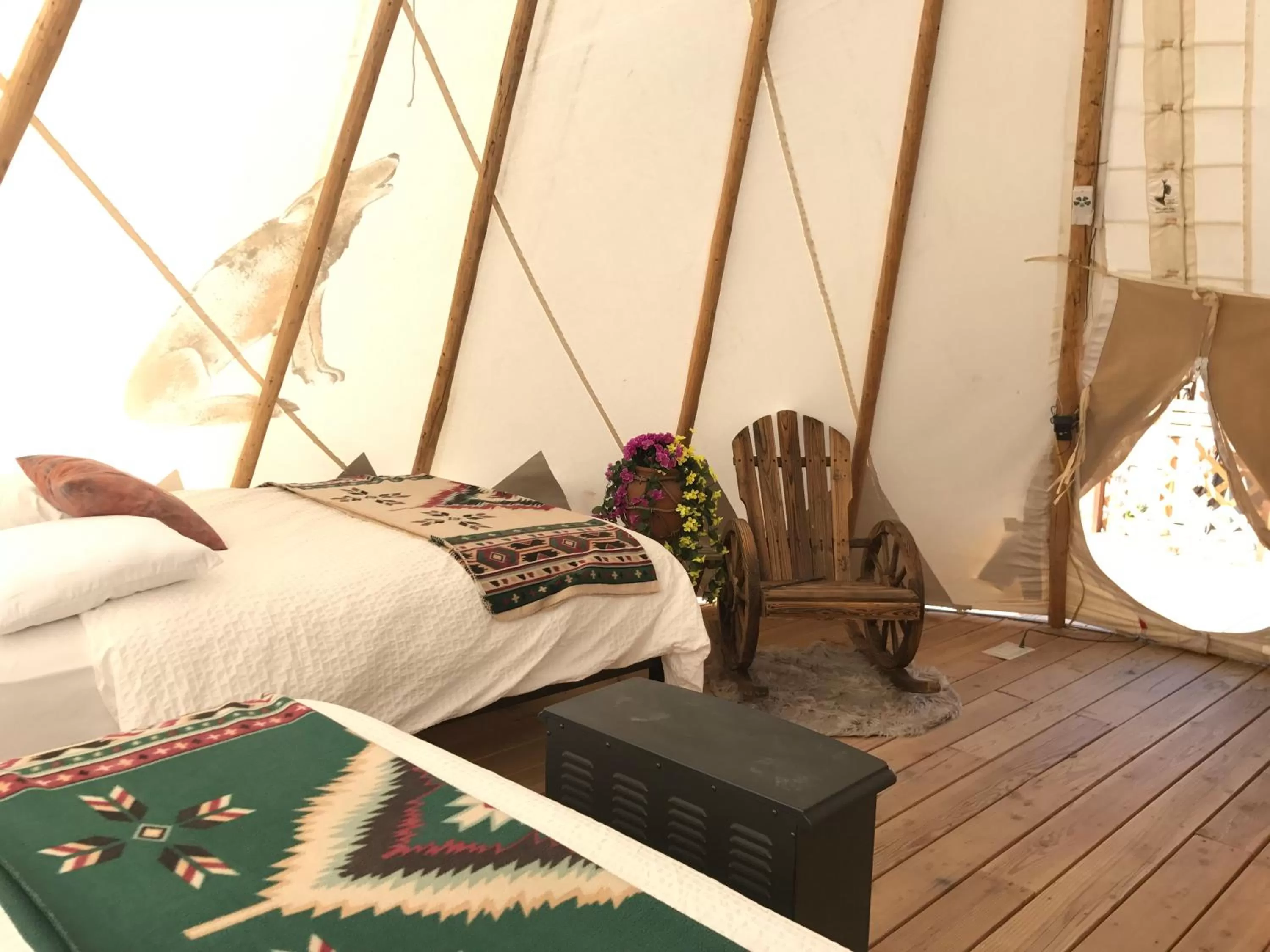 Bed in Olancha RV Park and Motel