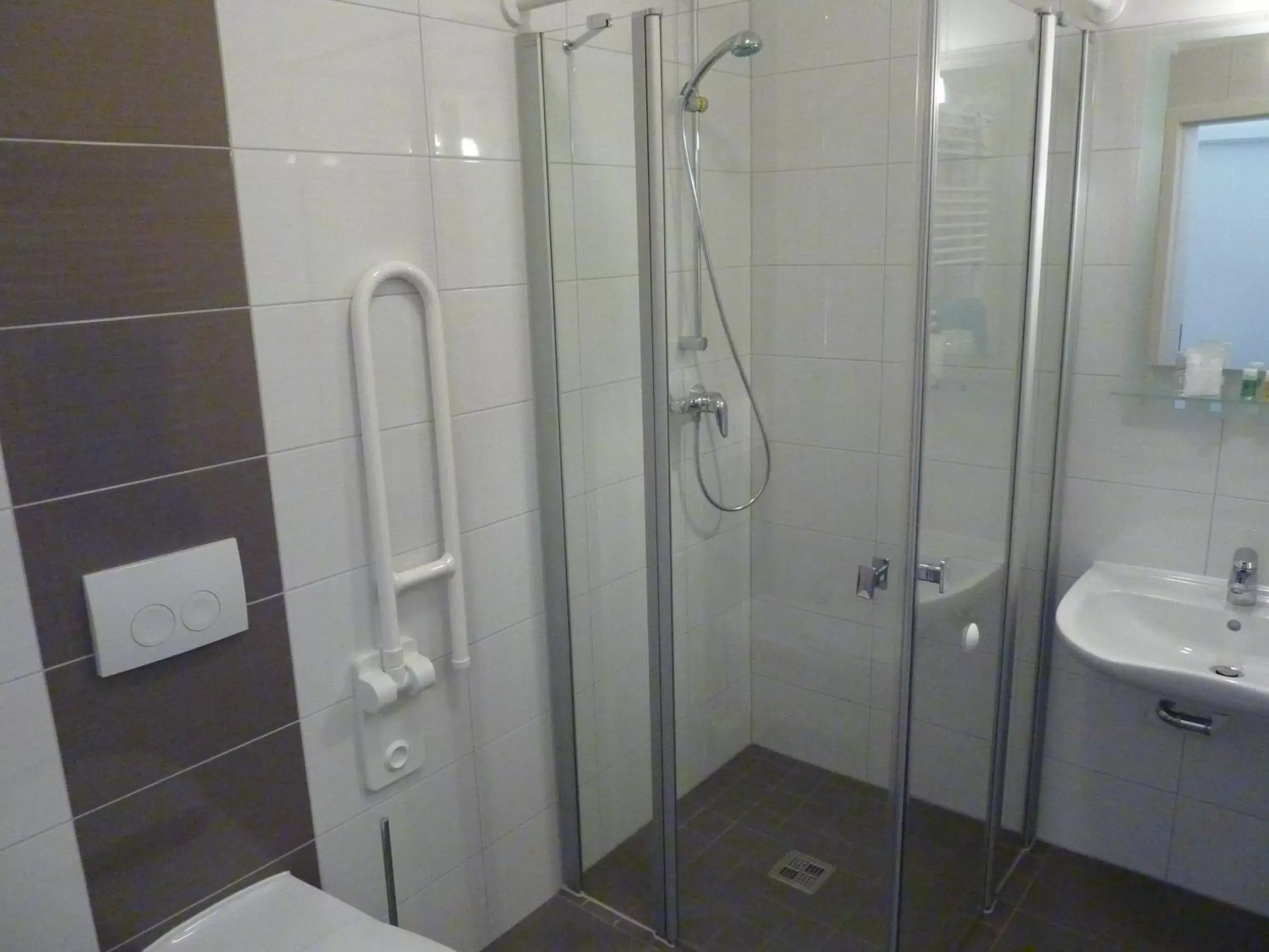 Single Room - Disability Access in Kyffhäuserhotel "Goldene Aue" Single Room - Disability Access in Kyffhäuserhotel "Goldene Aue"