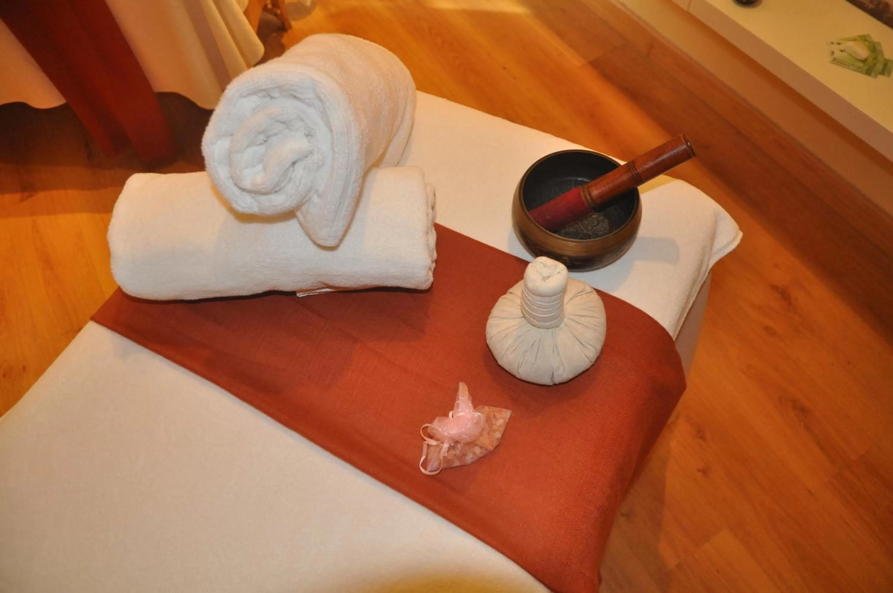 Massage, Bed in Hotel Colon Rambla