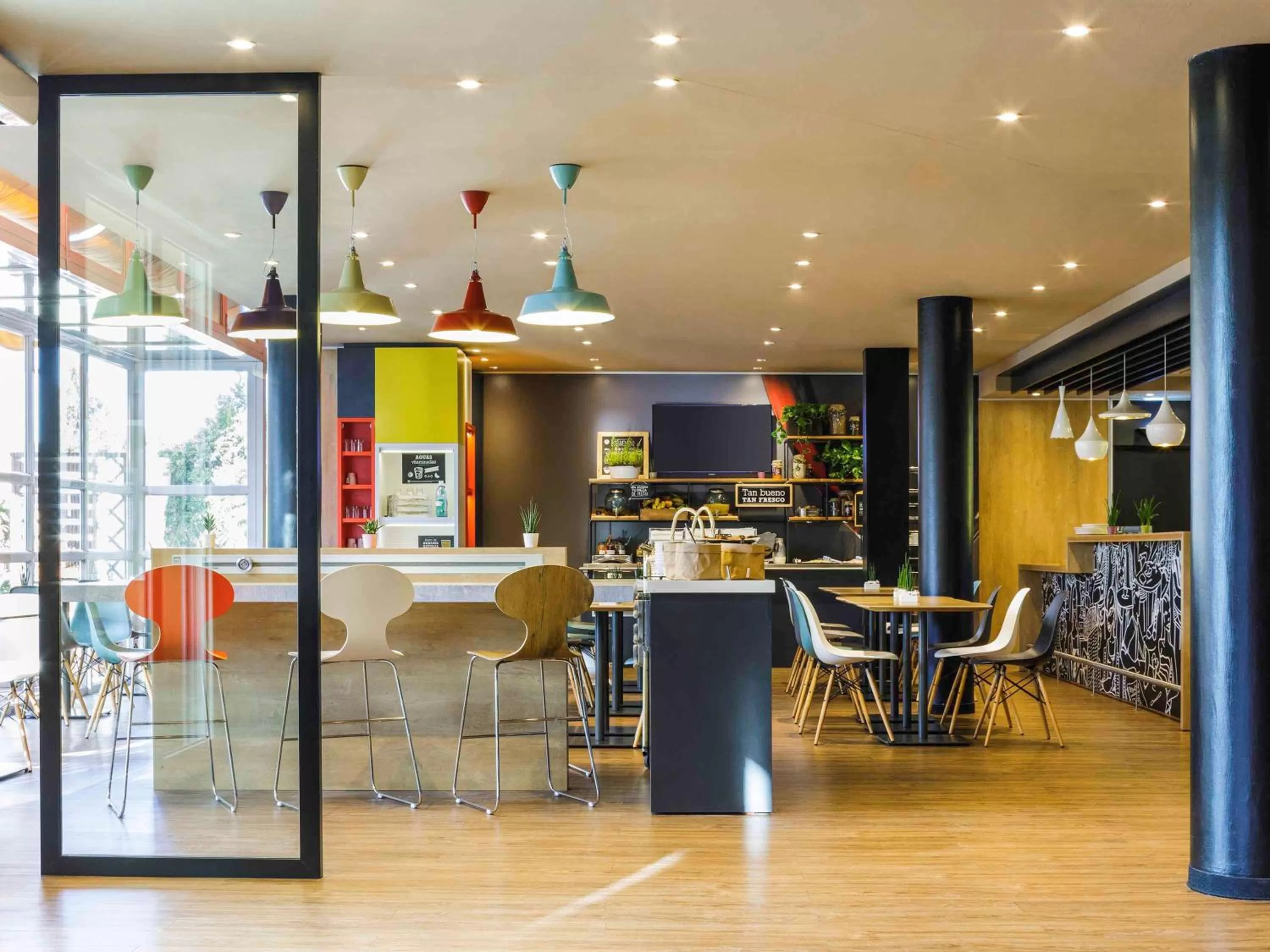 Restaurant/places to eat in Ibis Granada