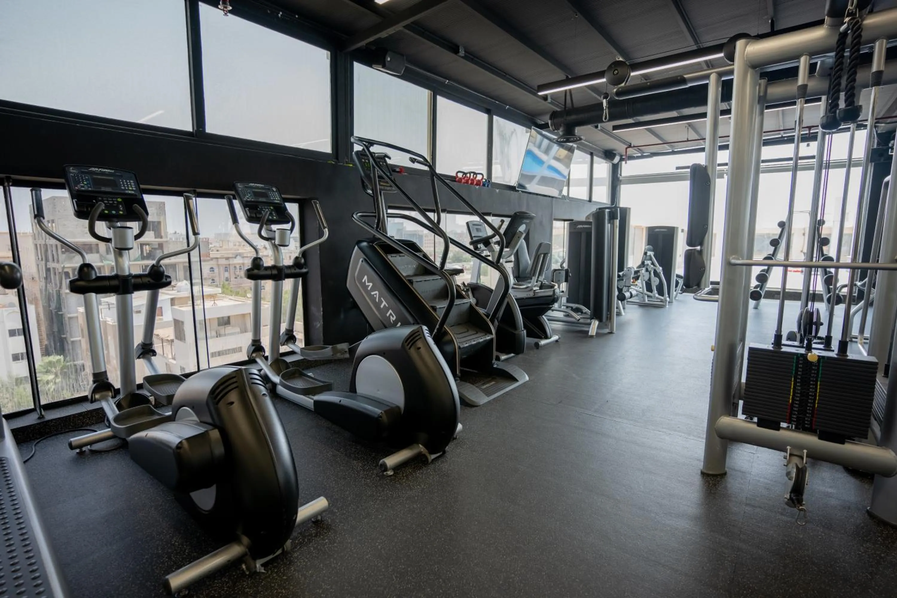 Fitness centre/facilities in Rosemond Al Hamra