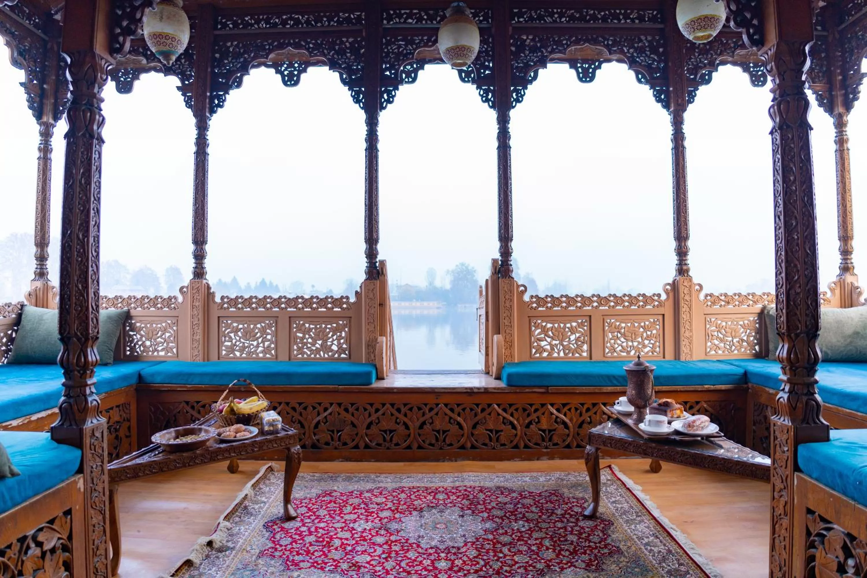Balcony/Terrace in Wangnoo Heritage Houseboats