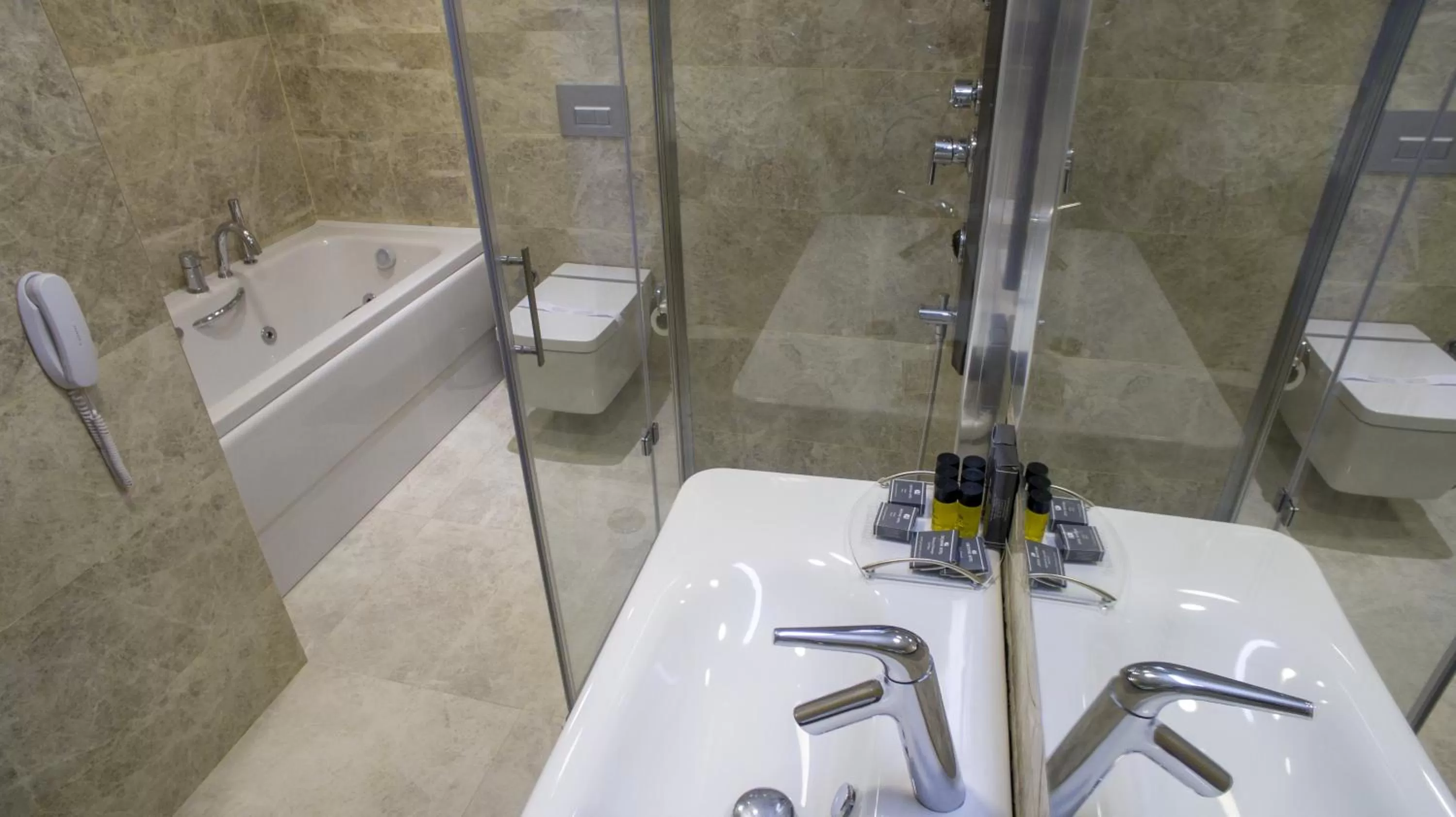 Shower in Greymark Hotel