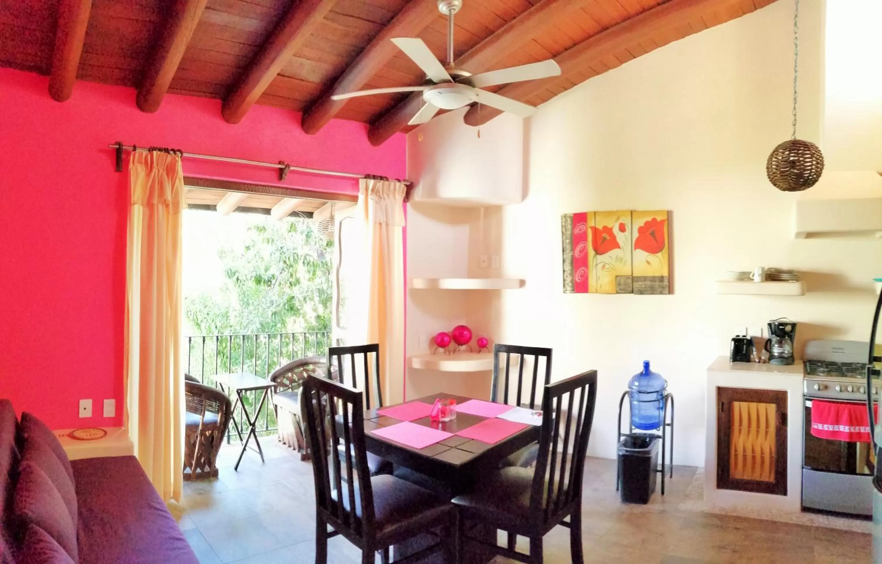 Dining area in Ceiba Studios