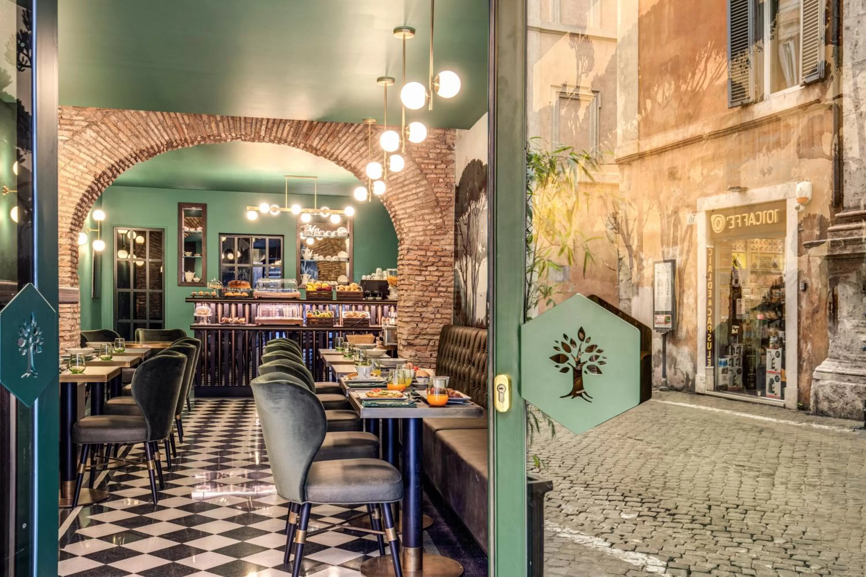 Restaurant/places to eat in Tree Charme Parliament Boutique Hotel