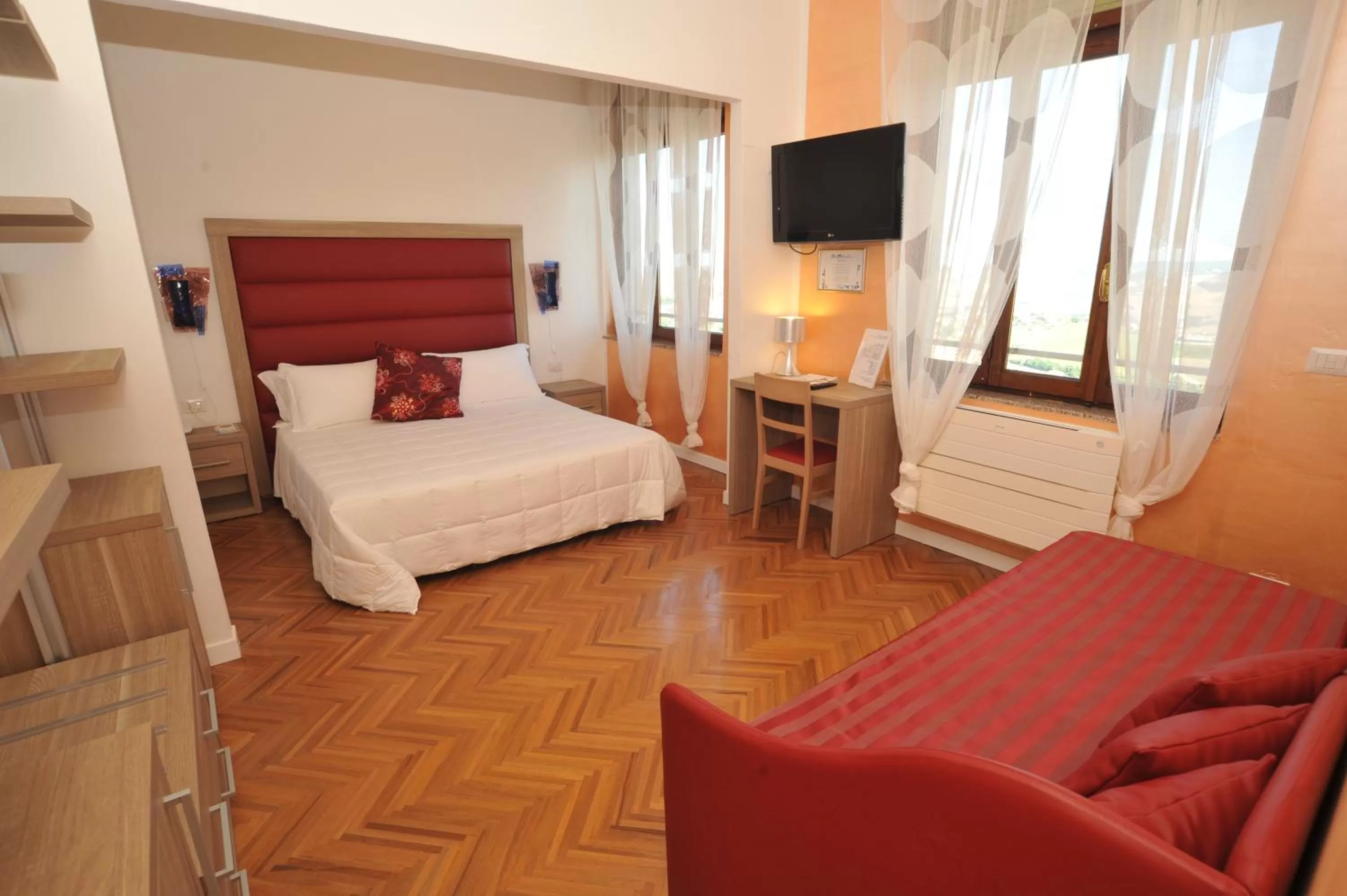 Photo of the whole room, Bed in Hotel Astoria