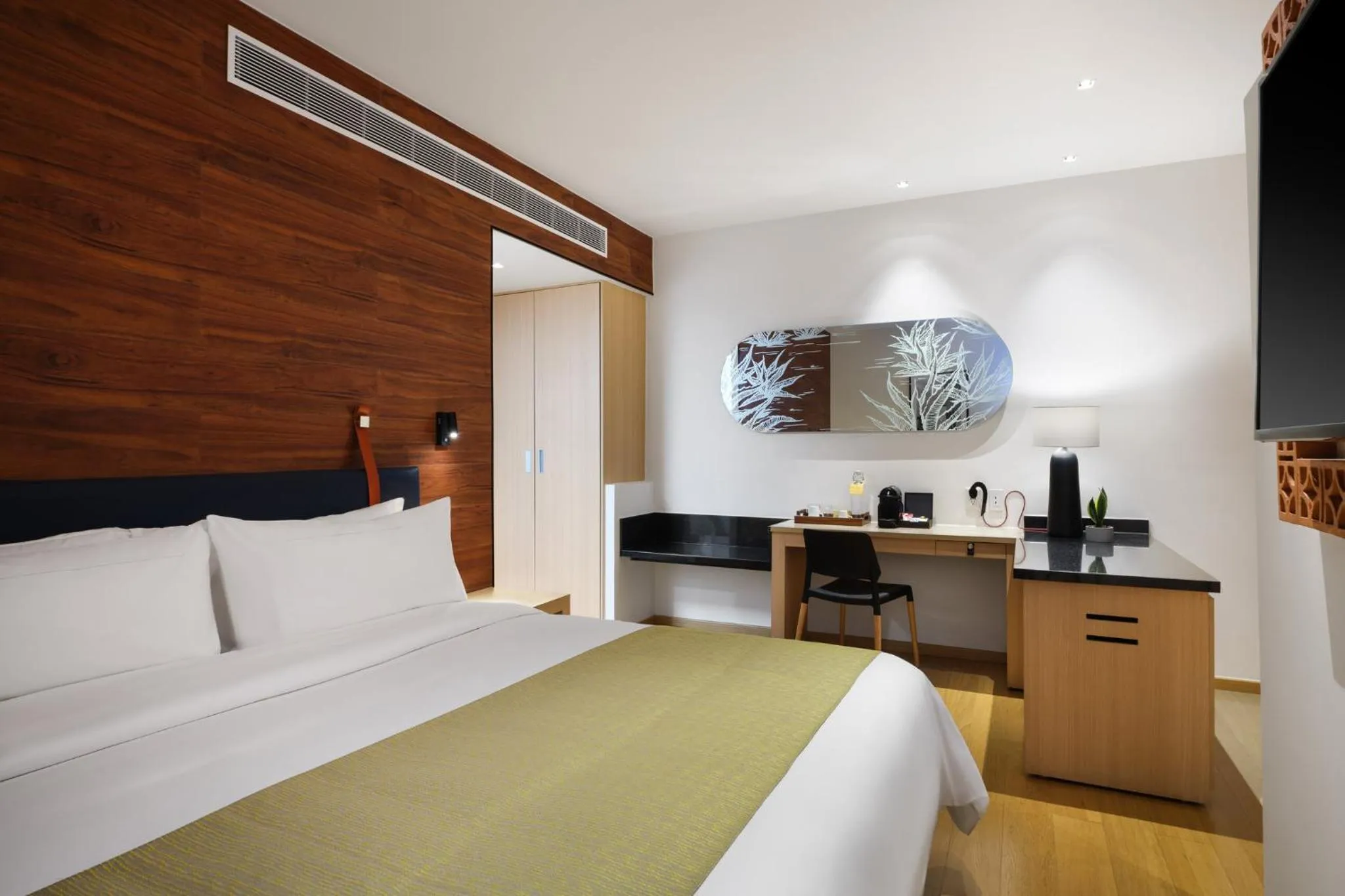 Photo of the whole room, Bed in voco Guadalajara Neruda by IHG