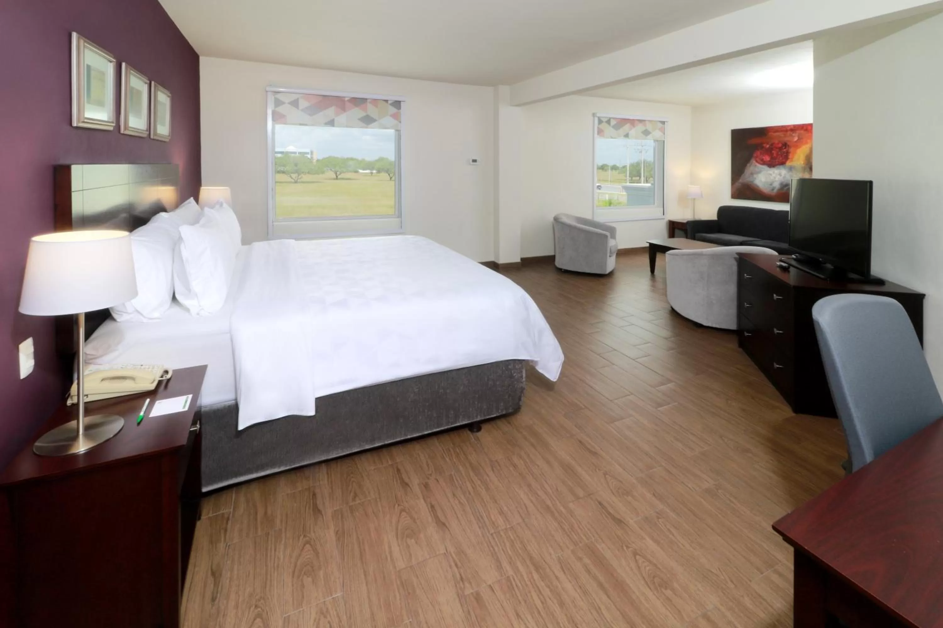 Photo of the whole room, Bed in Holiday Inn Reynosa Industrial Poniente by IHG