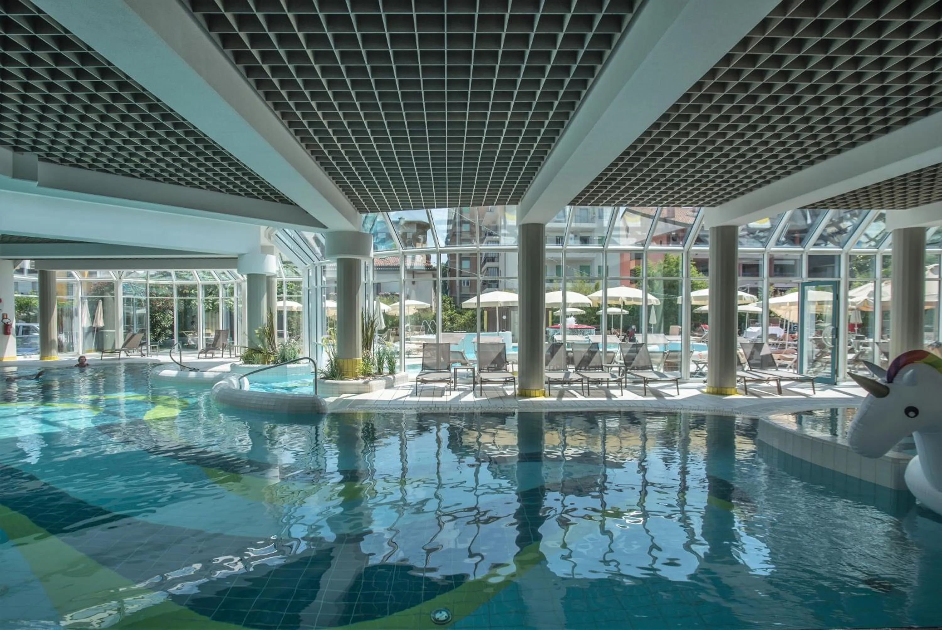 Swimming pool in Hotel Savoy
