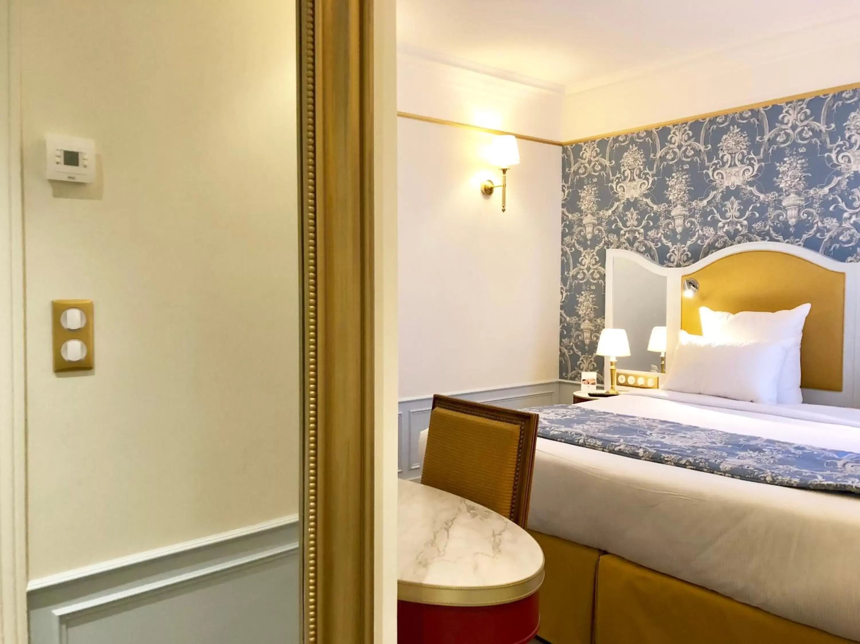 Classic Double or Twin Room in Hôtel Mayfair Paris Classic Double or Twin Room in Hôtel Mayfair Paris