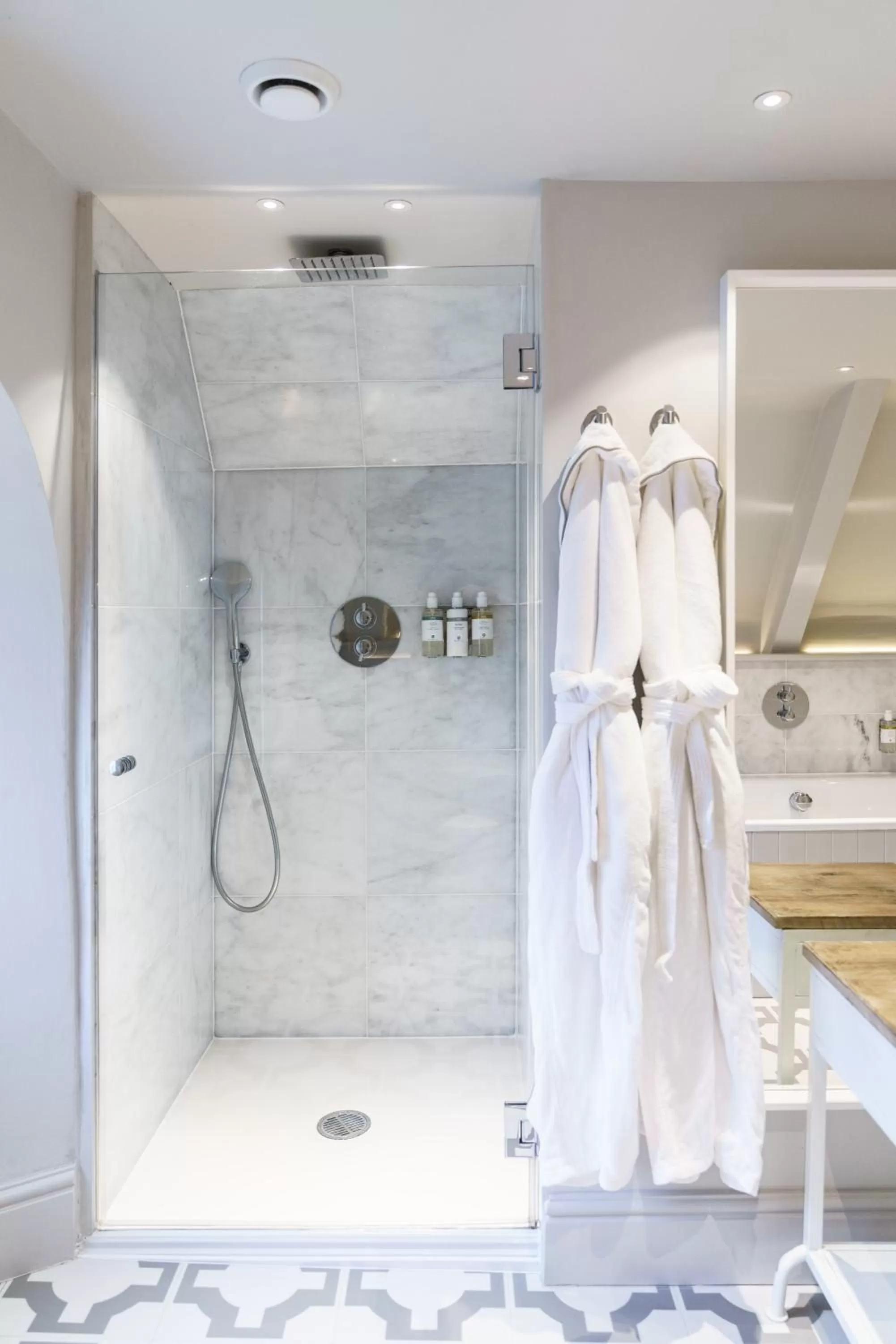 Shower in Penally Abbey Country House Hotel and Restaurant