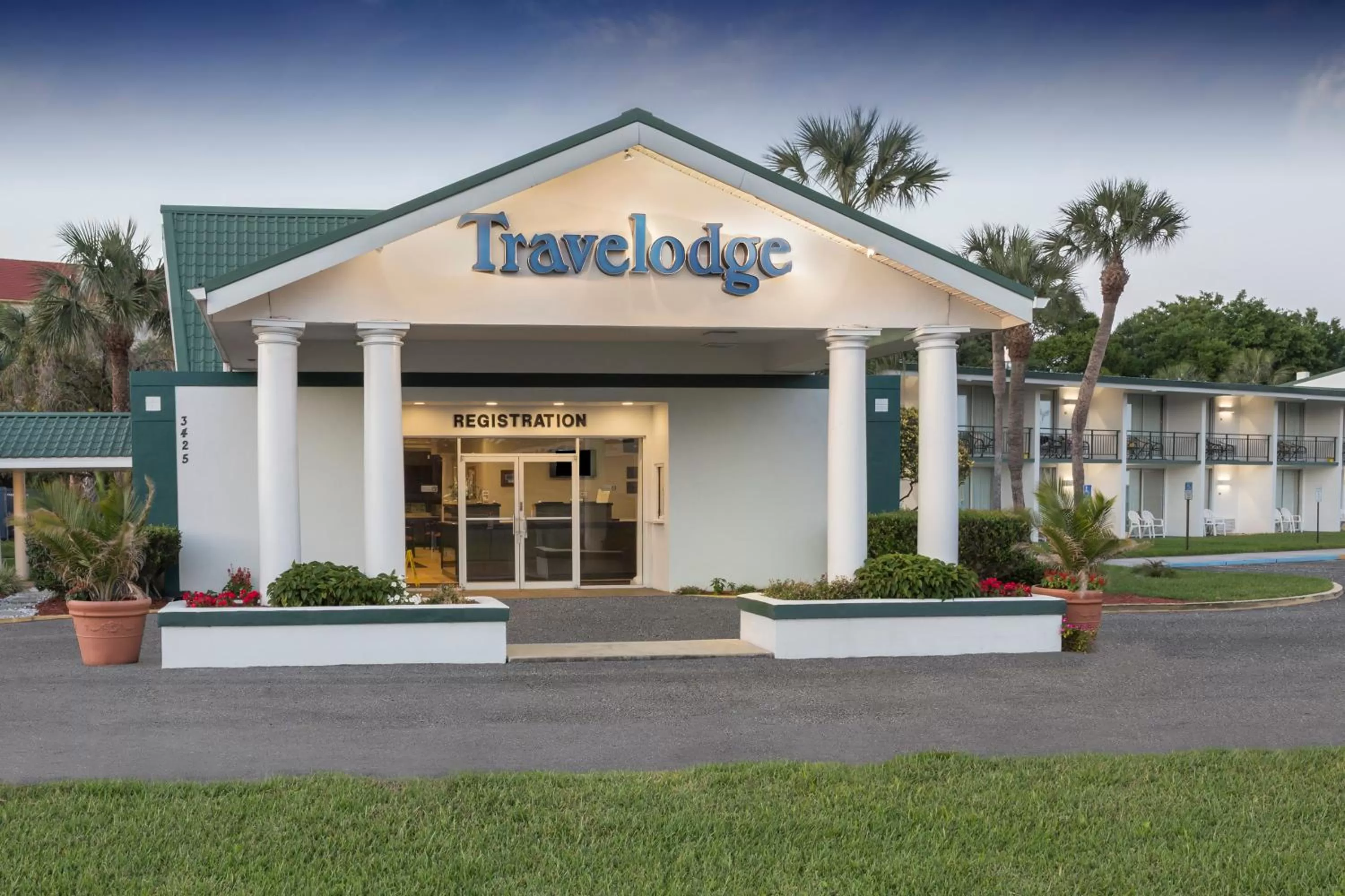 Facade/entrance in Travelodge by Wyndham Lakeland
