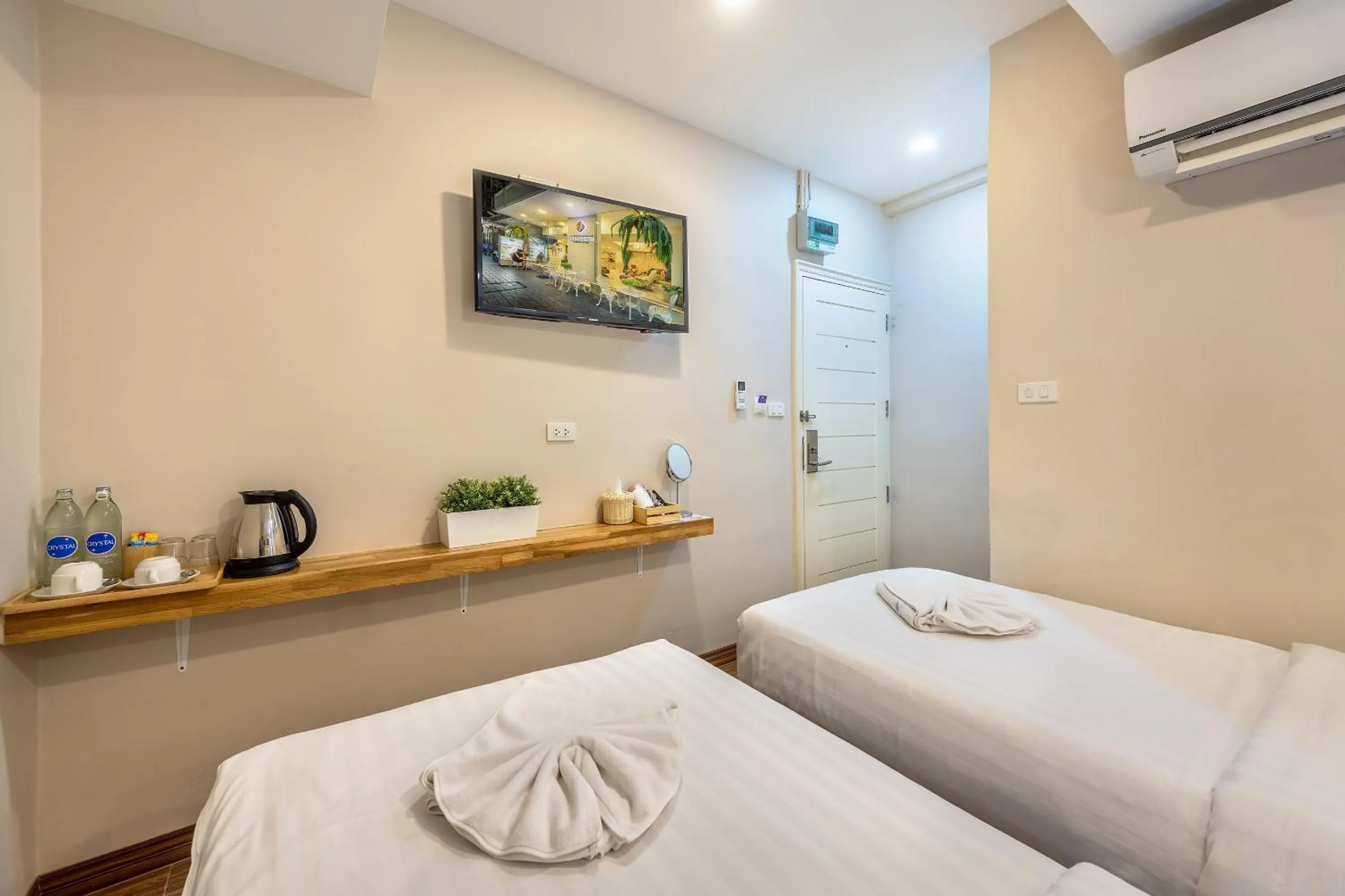 Bedroom, Bed in De Lavender Bangkok Hotel