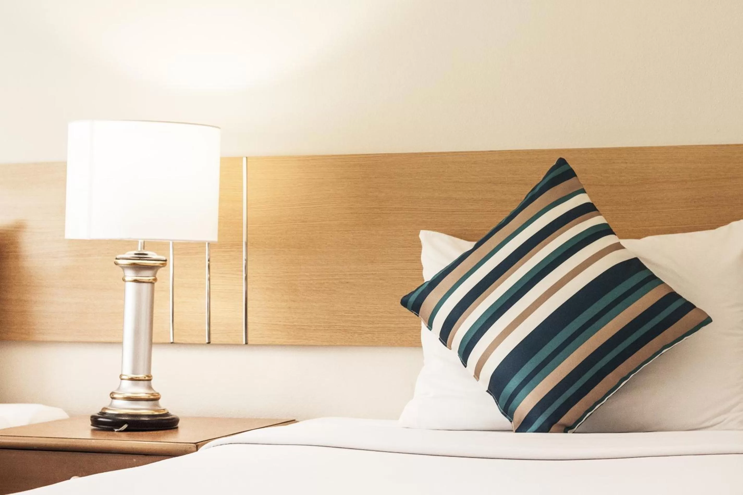 Bed in Samran Place Hotel