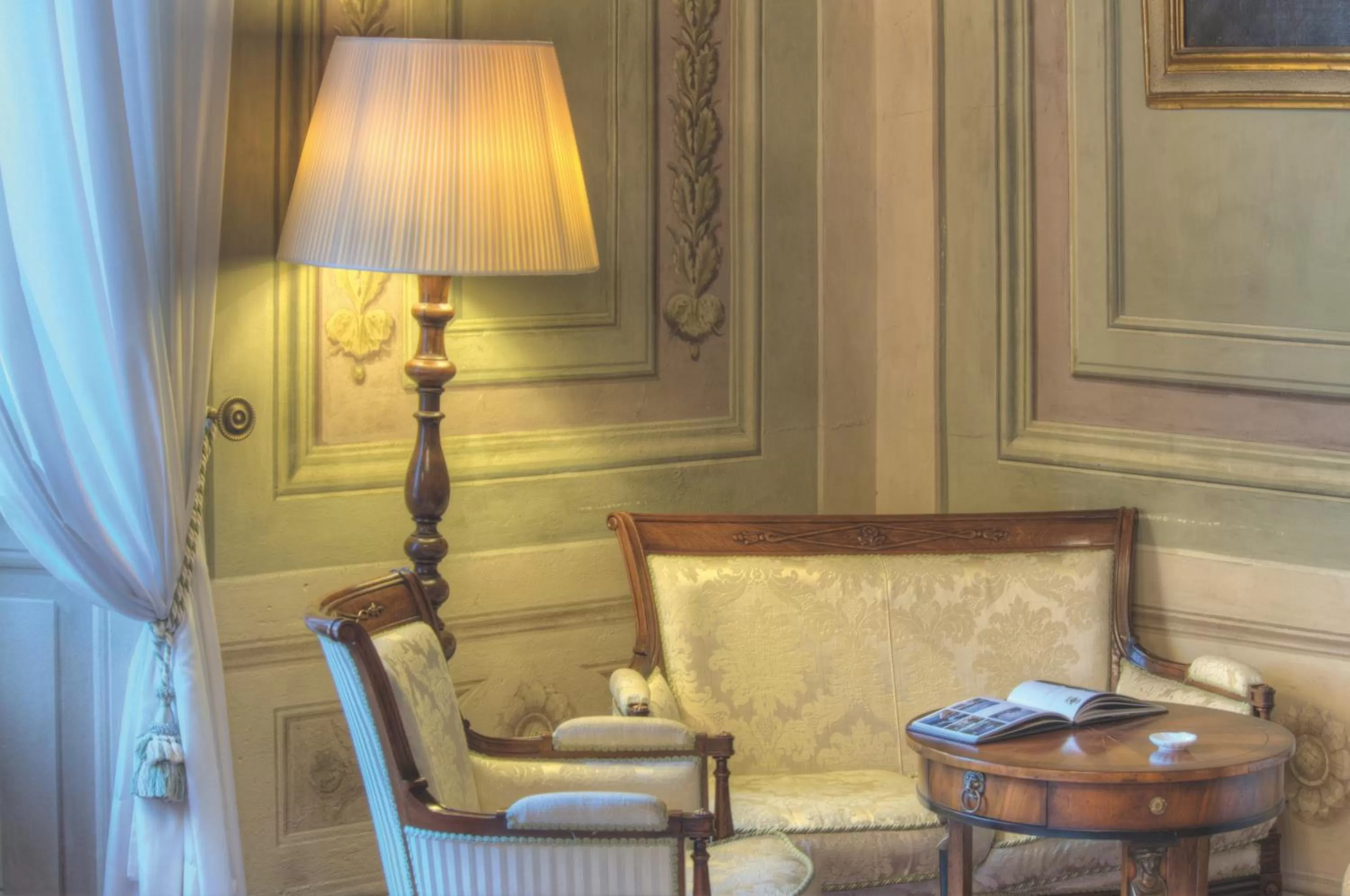 Decorative detail in Palazzo Niccolini al Duomo Residenza D'Epoca