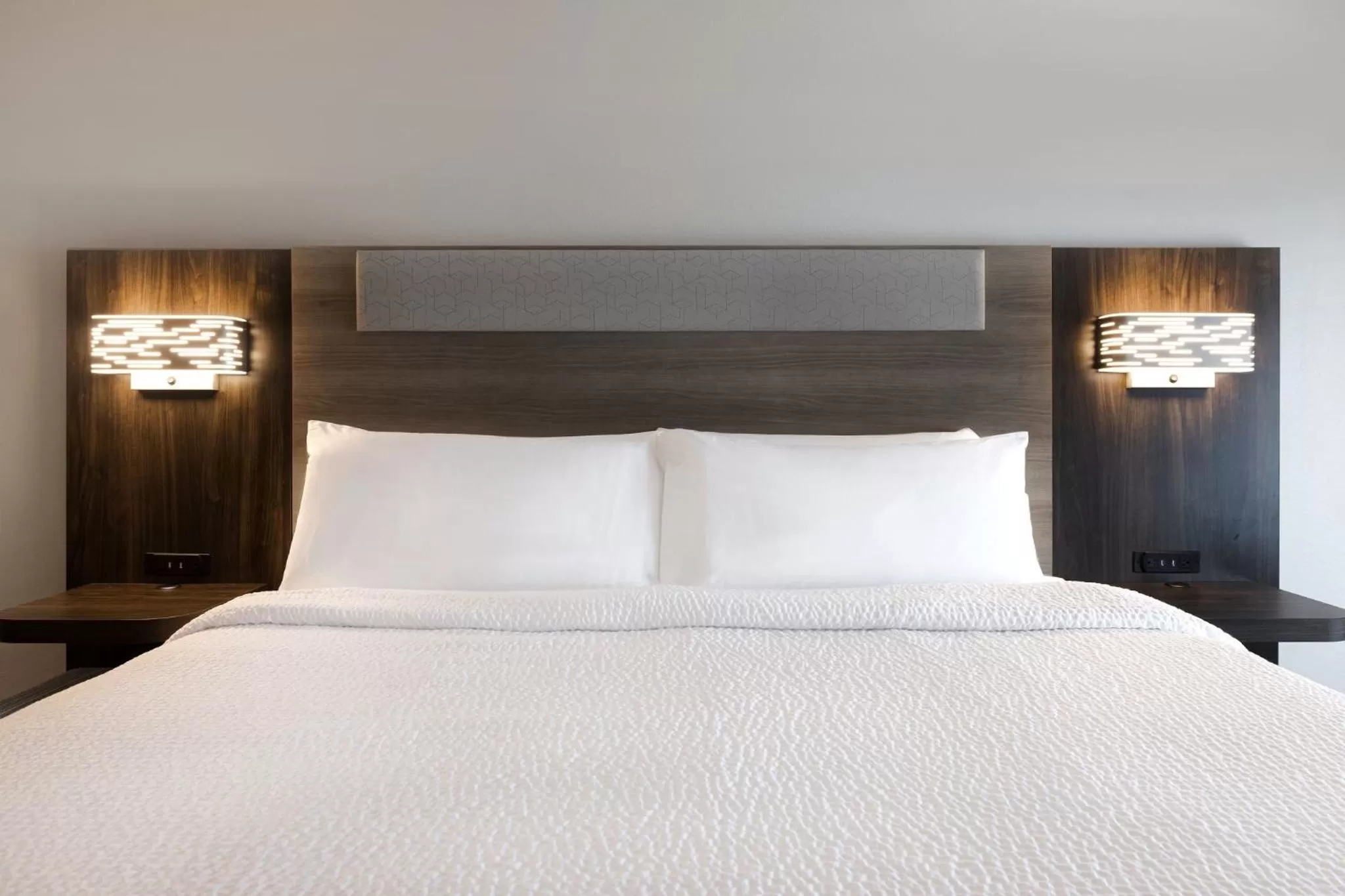 Photo of the whole room, Bed in Holiday Inn Express & Suites - Kansas City KU Medical Center by IHG