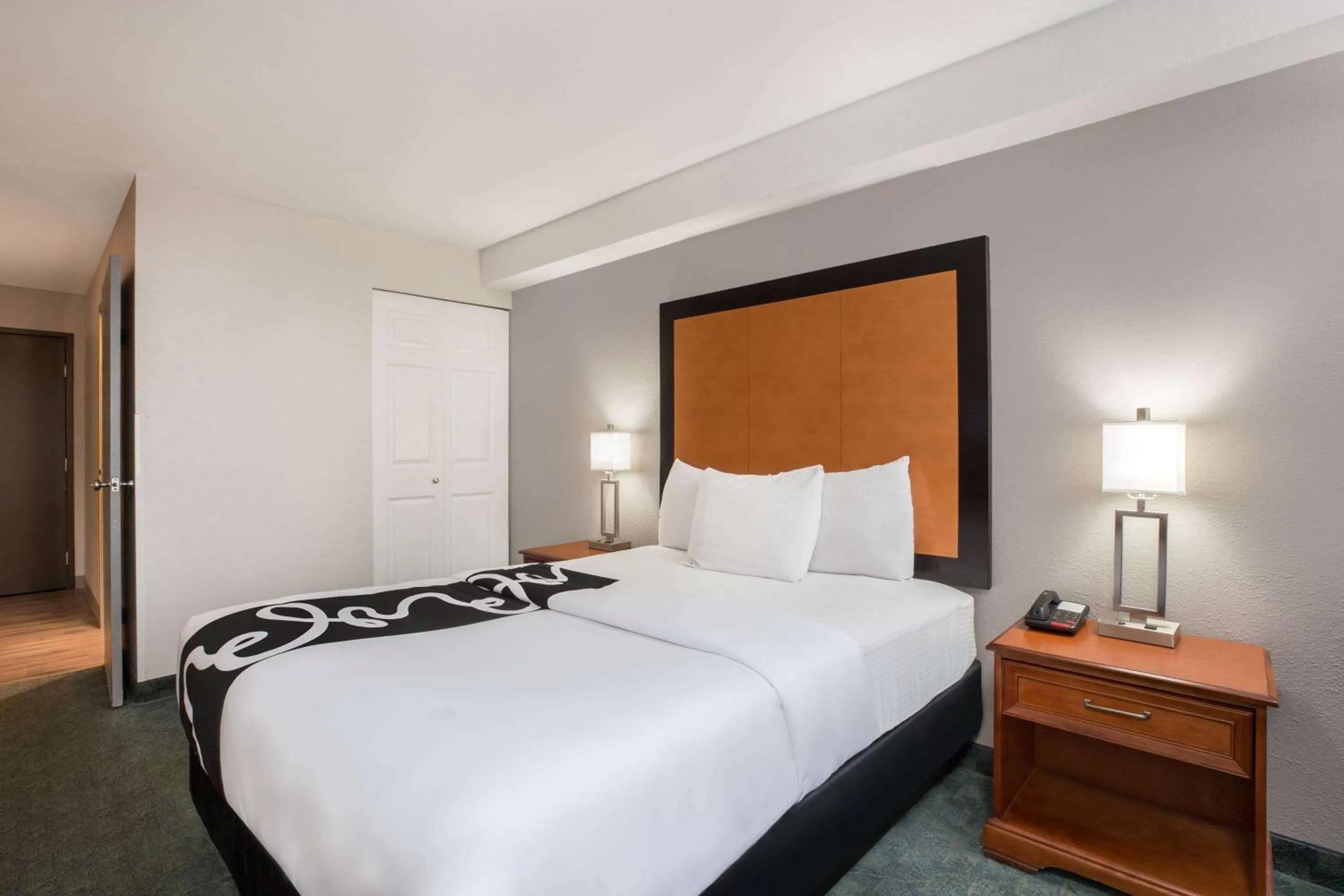 Photo of the whole room, Bed in La Quinta Inn by Wyndham Everett