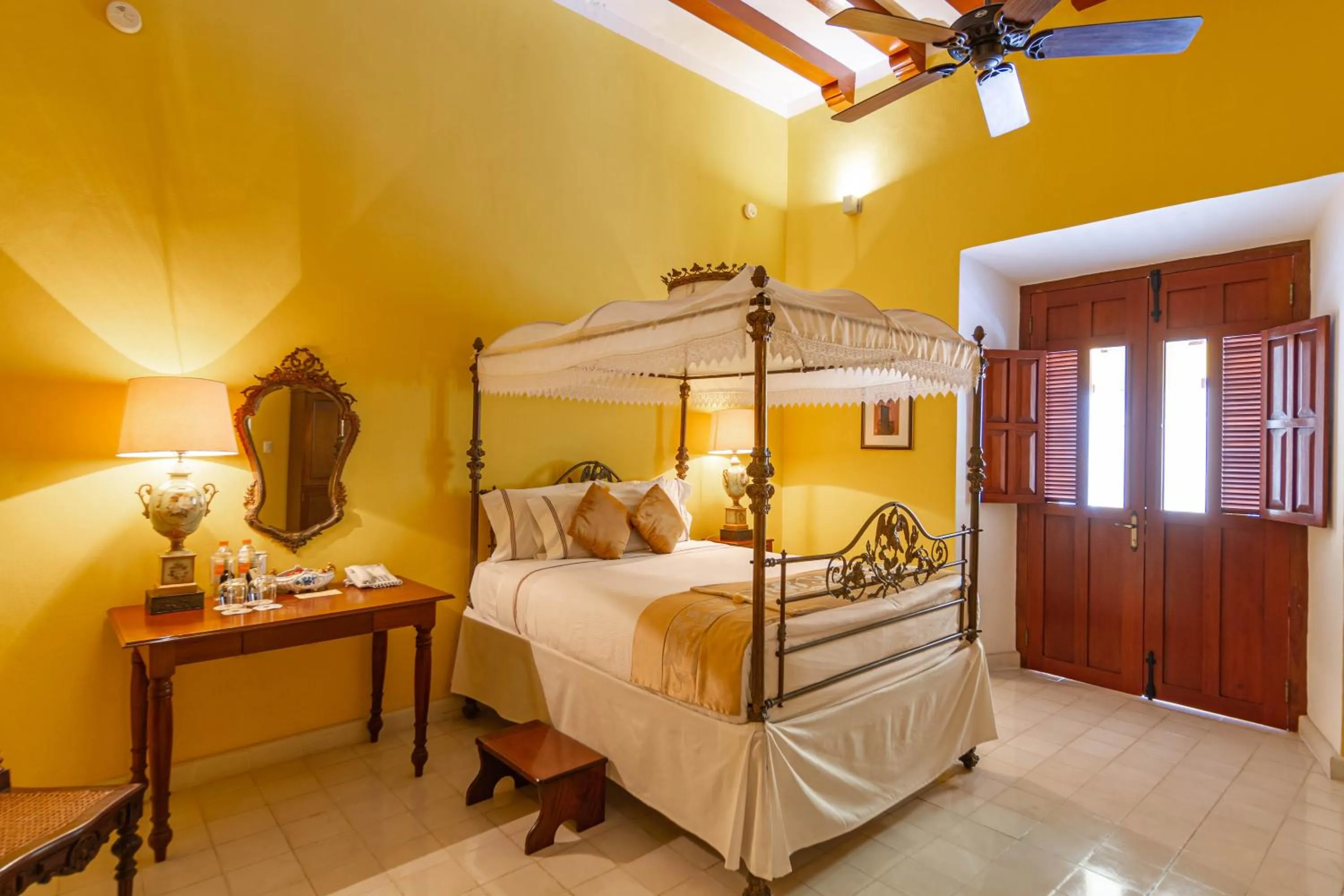 Photo of the whole room, Bed in Hotel Boutique Casa Don Gustavo, Campeche