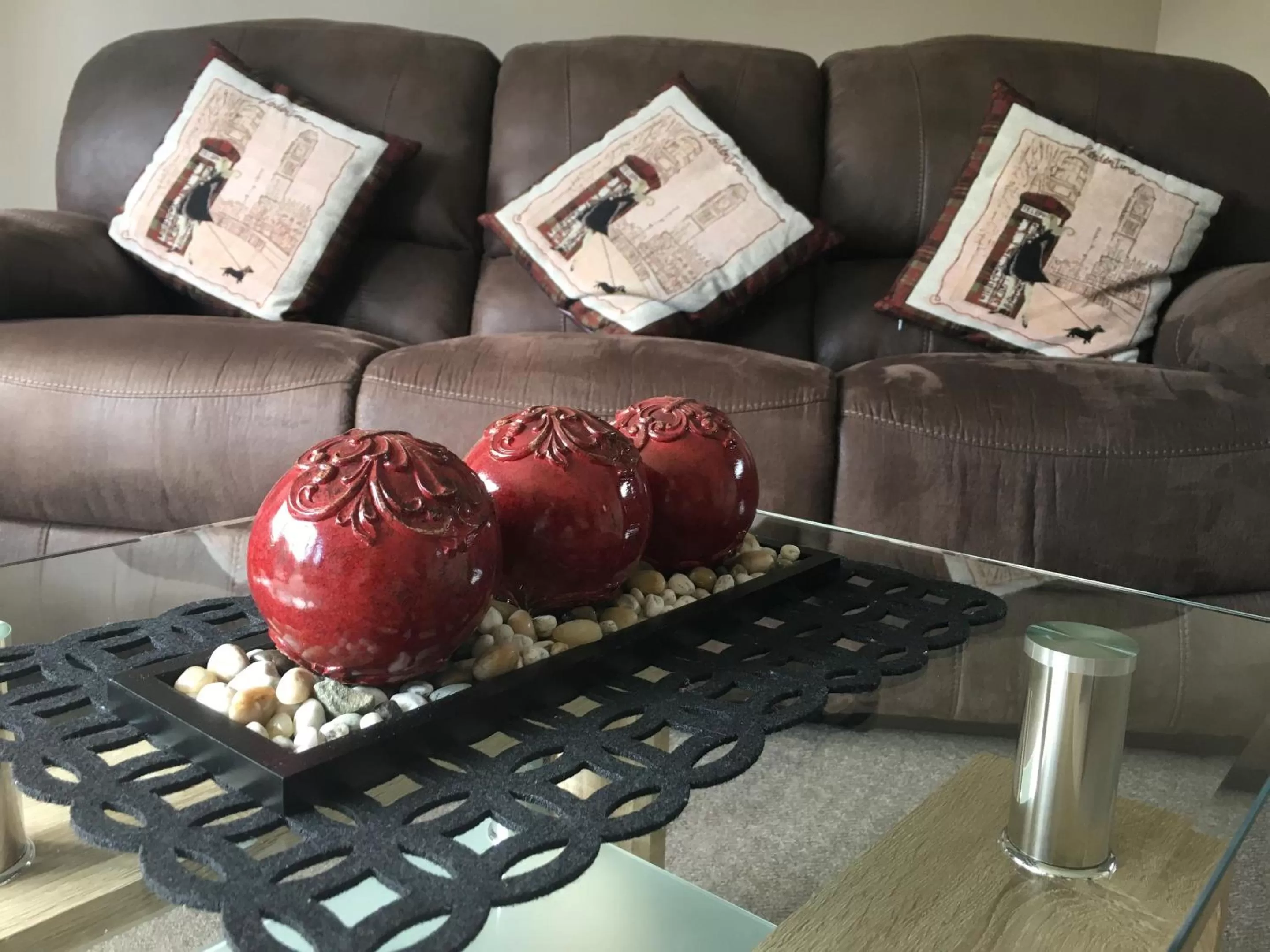 Living room in Lakefront Lodge
