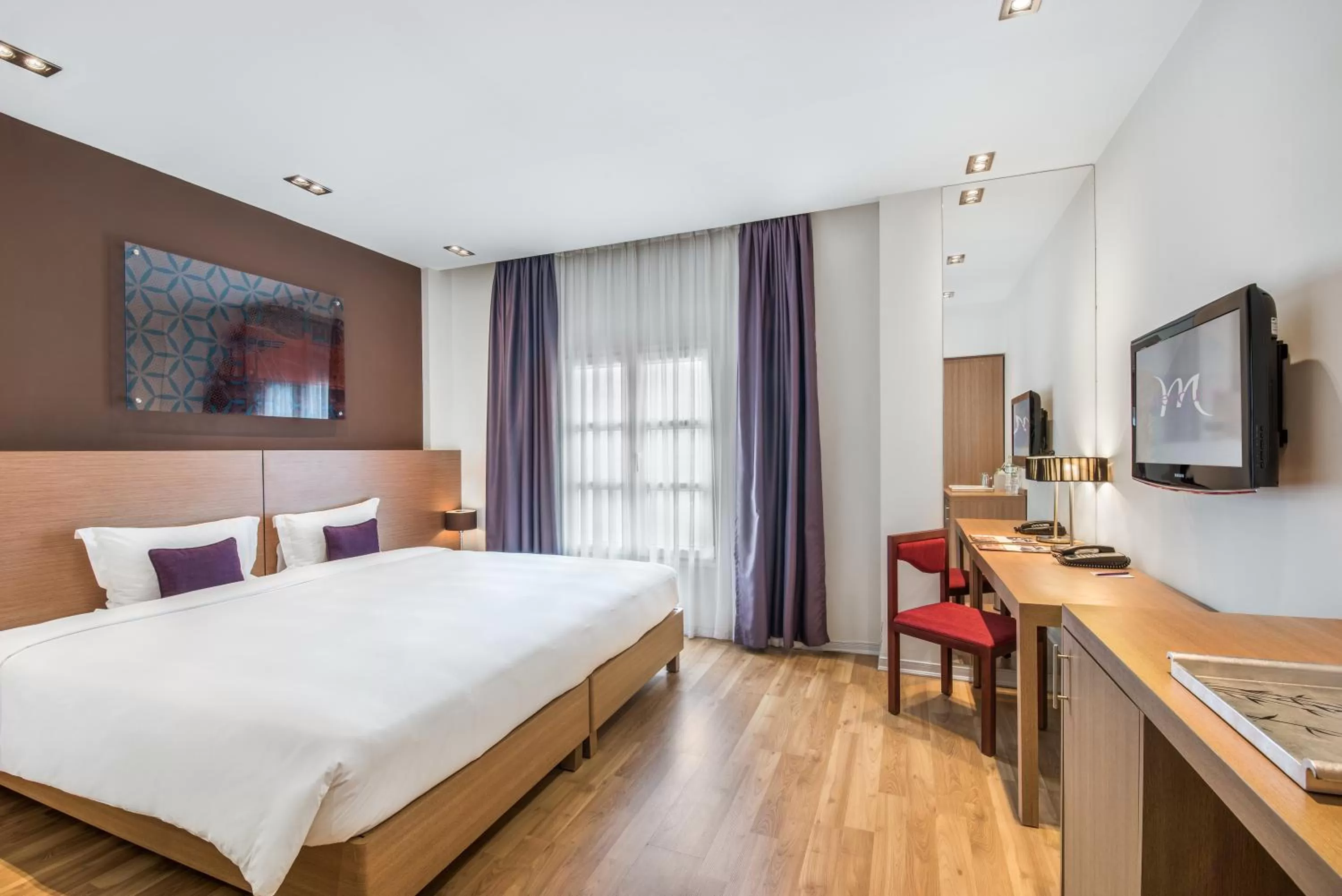 TV and multimedia, Bed in Mercure Hanoi La Gare Hotel