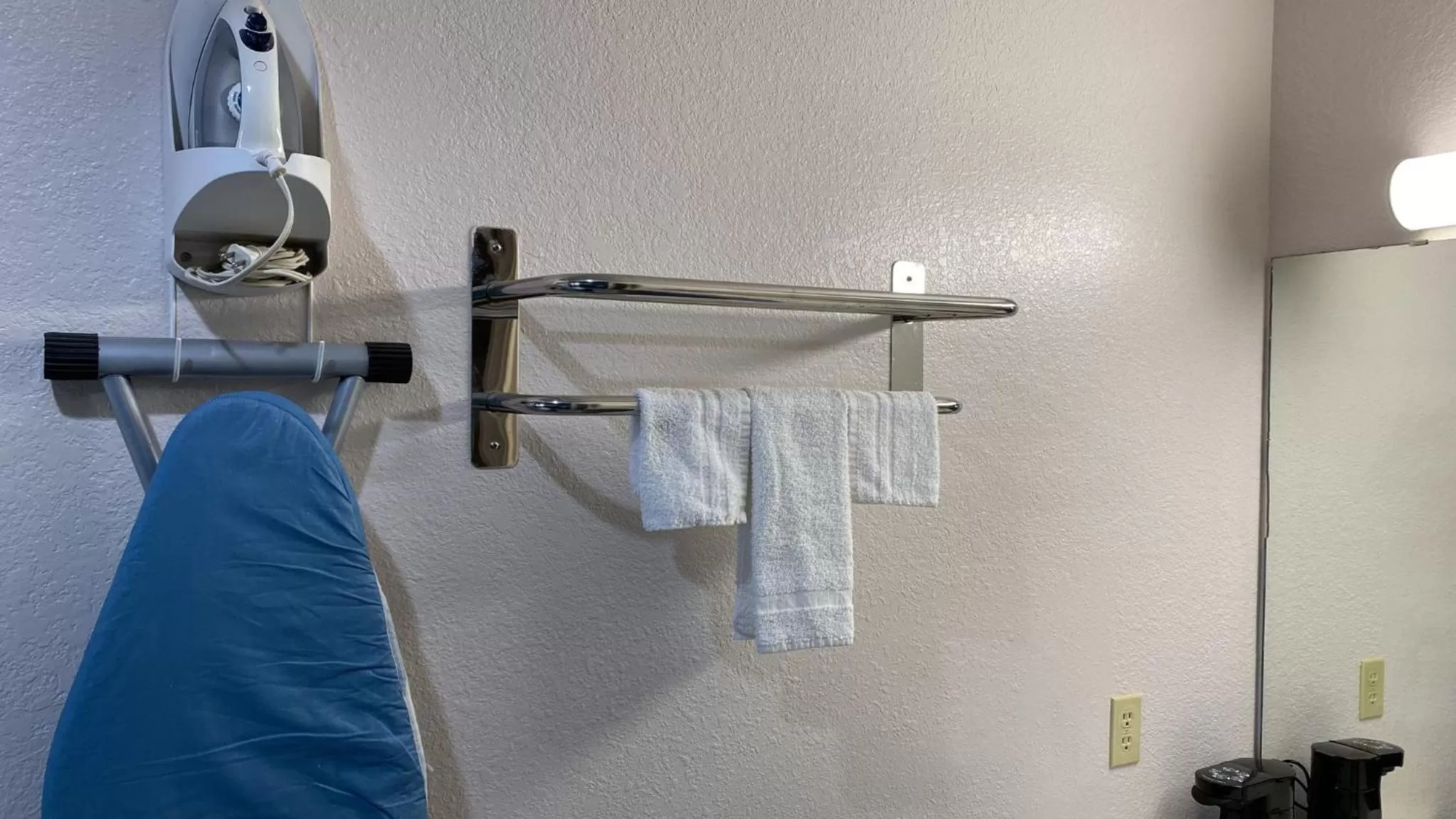 towels in Country Hill Inn & Suite Eagle Pass