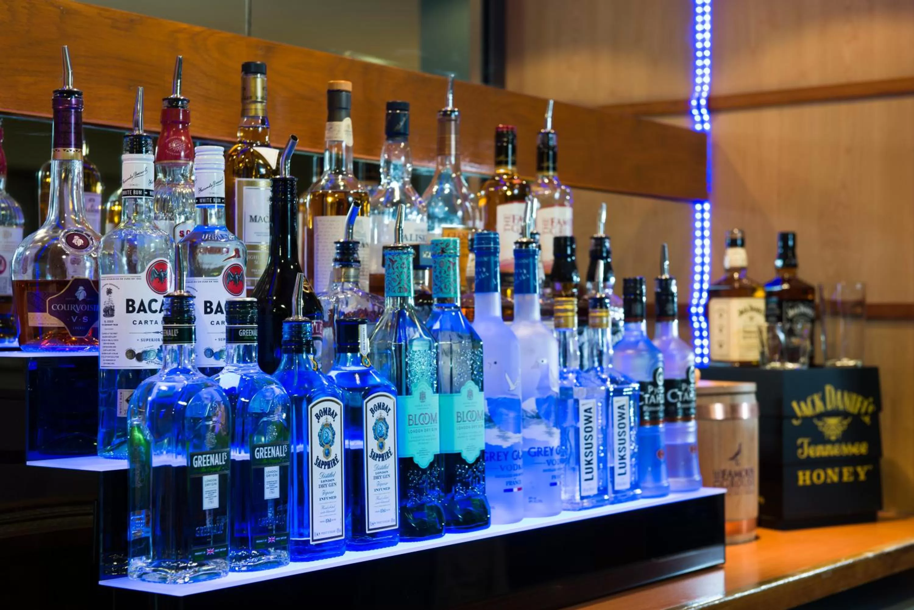 Lounge or bar in Holiday Inn Express Bradford City Centre by IHG