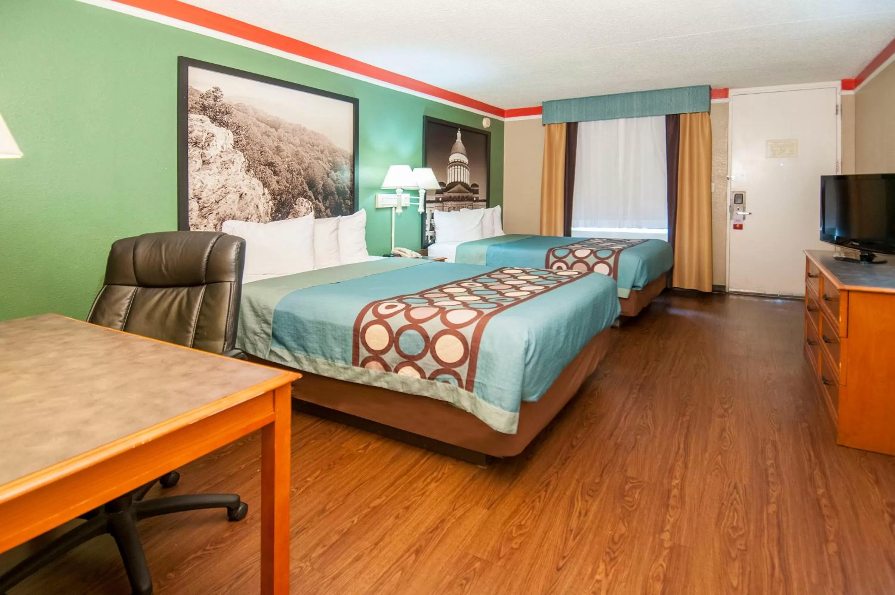 Bed in Super 8 by Wyndham Little Rock/Otter Creek