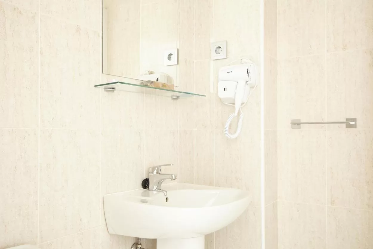 Bathroom in HOSTAL FONTAÑAN