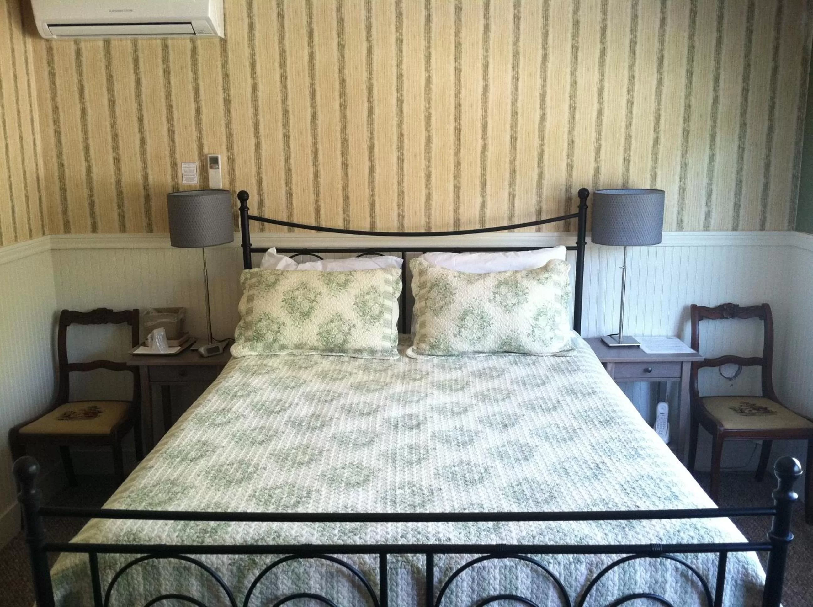 Bed in Hotel Charlotte