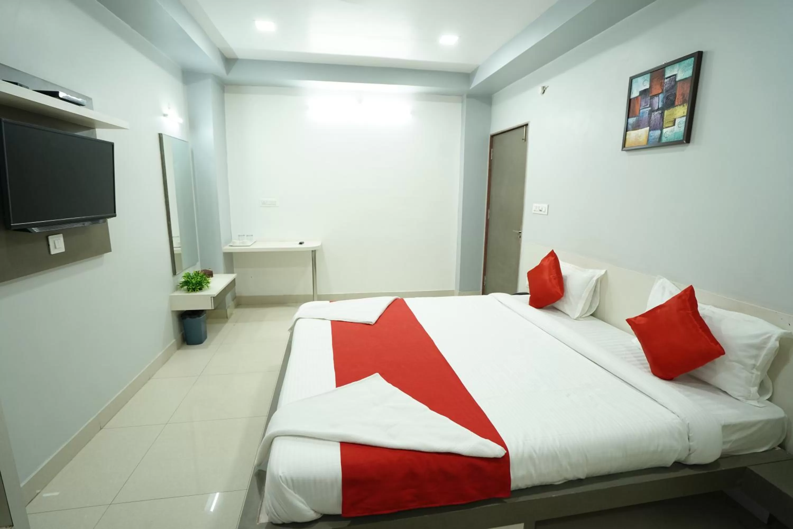 Bed in Hotel Silver Cloud