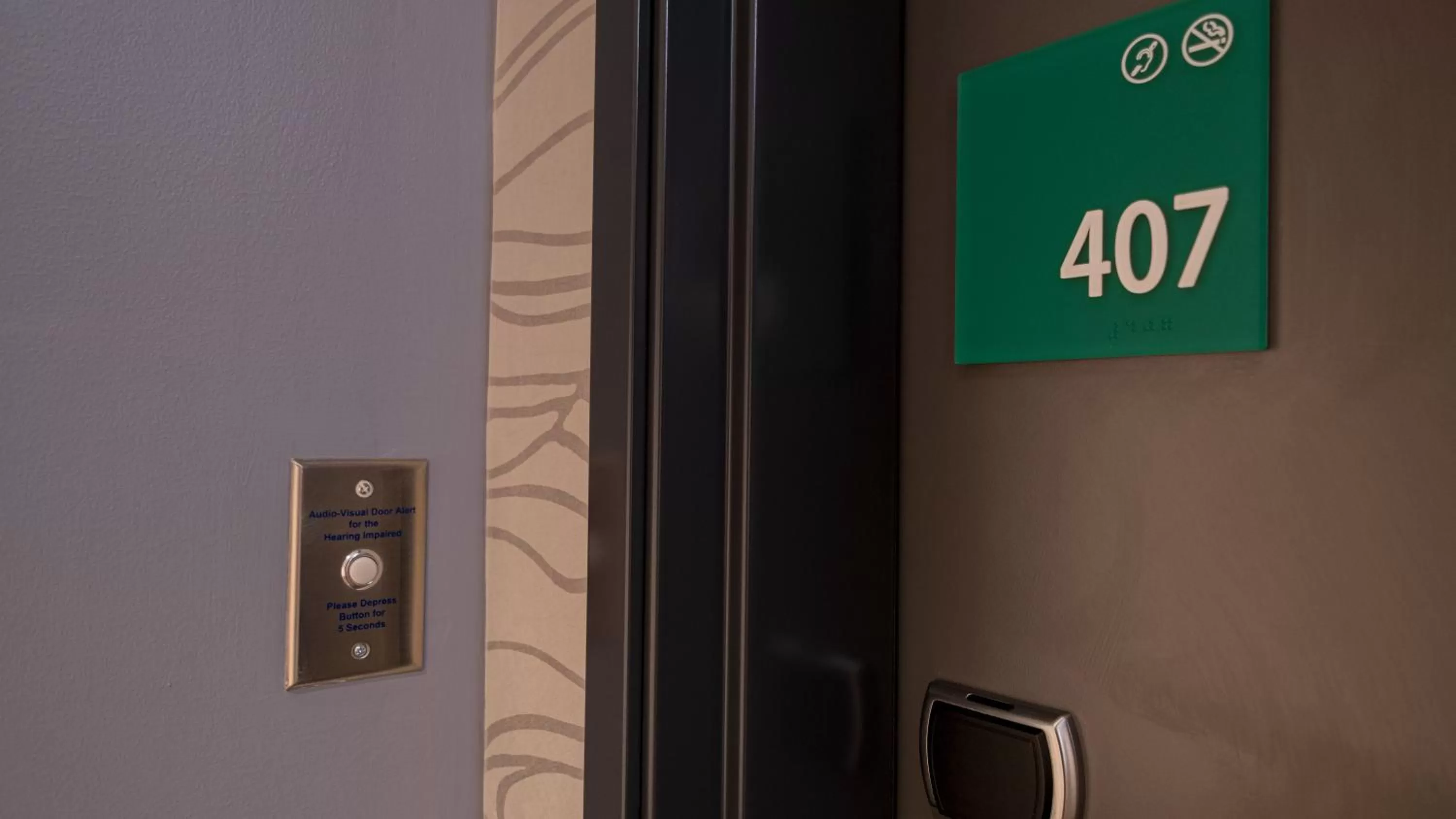 acessibility in Holiday Inn & Suites Philadelphia W - Drexel Hill by IHG