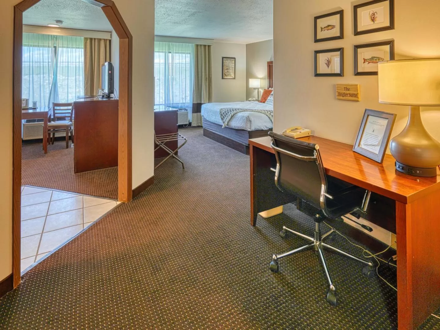 Photo of the whole room, Bed in Yellowstone River Inn & Suites