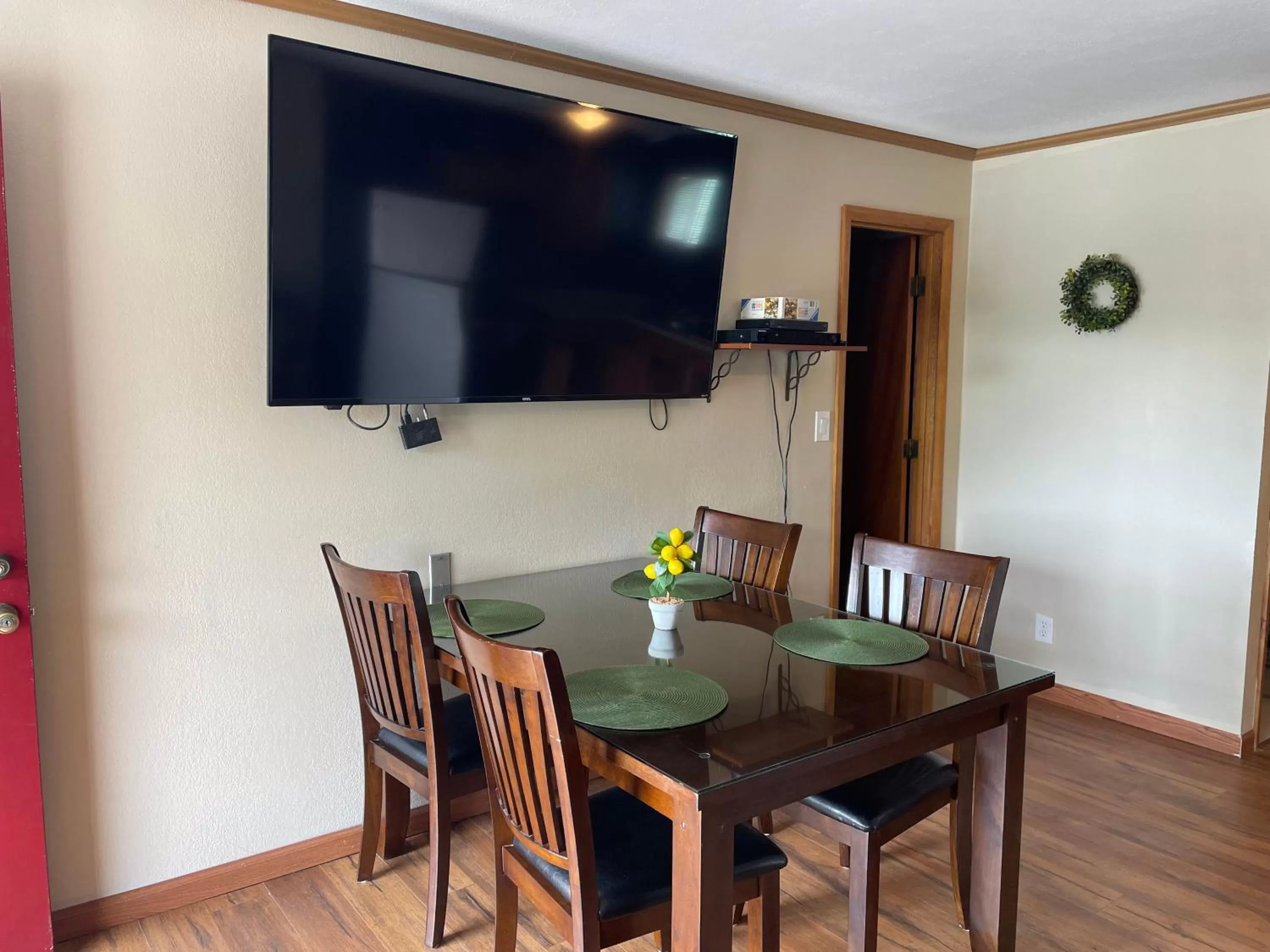 TV and multimedia in Hunter's Friend Resort near Silver Dollar City