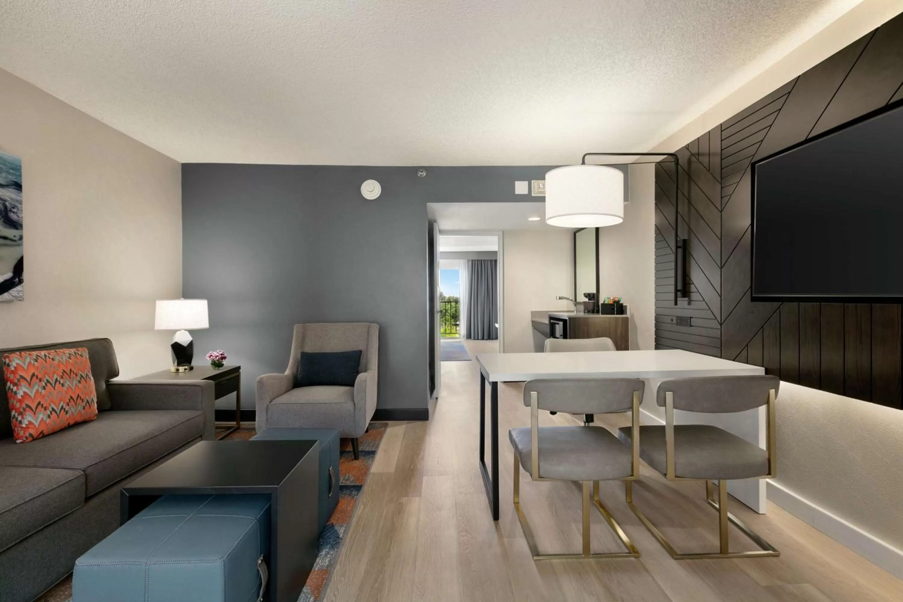 Bedroom in Embassy Suites by Hilton Los Angeles Downey