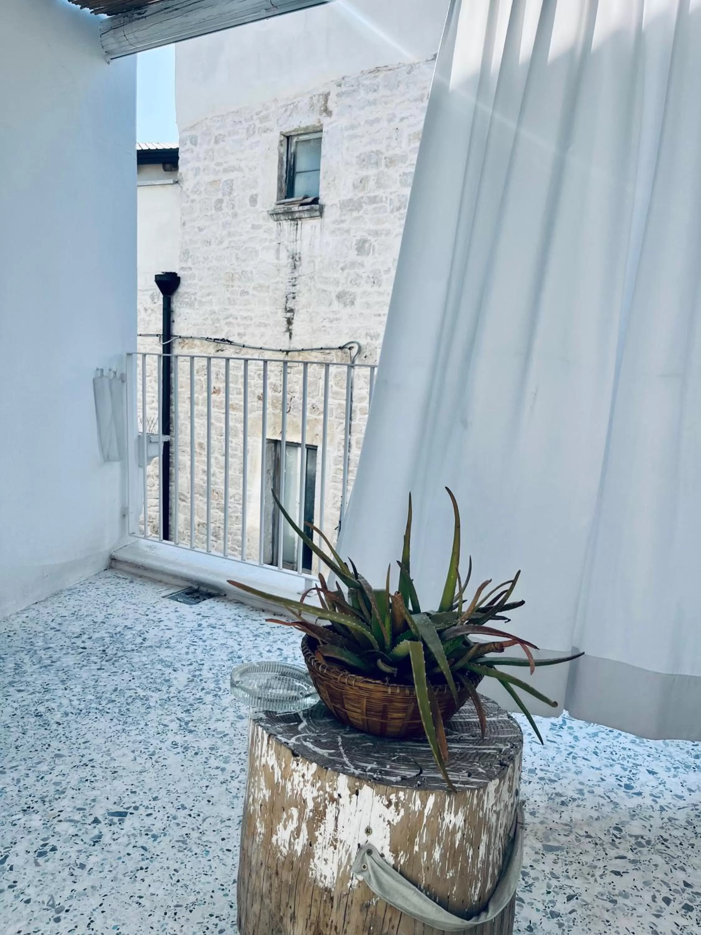 Hydria guest house art gallery