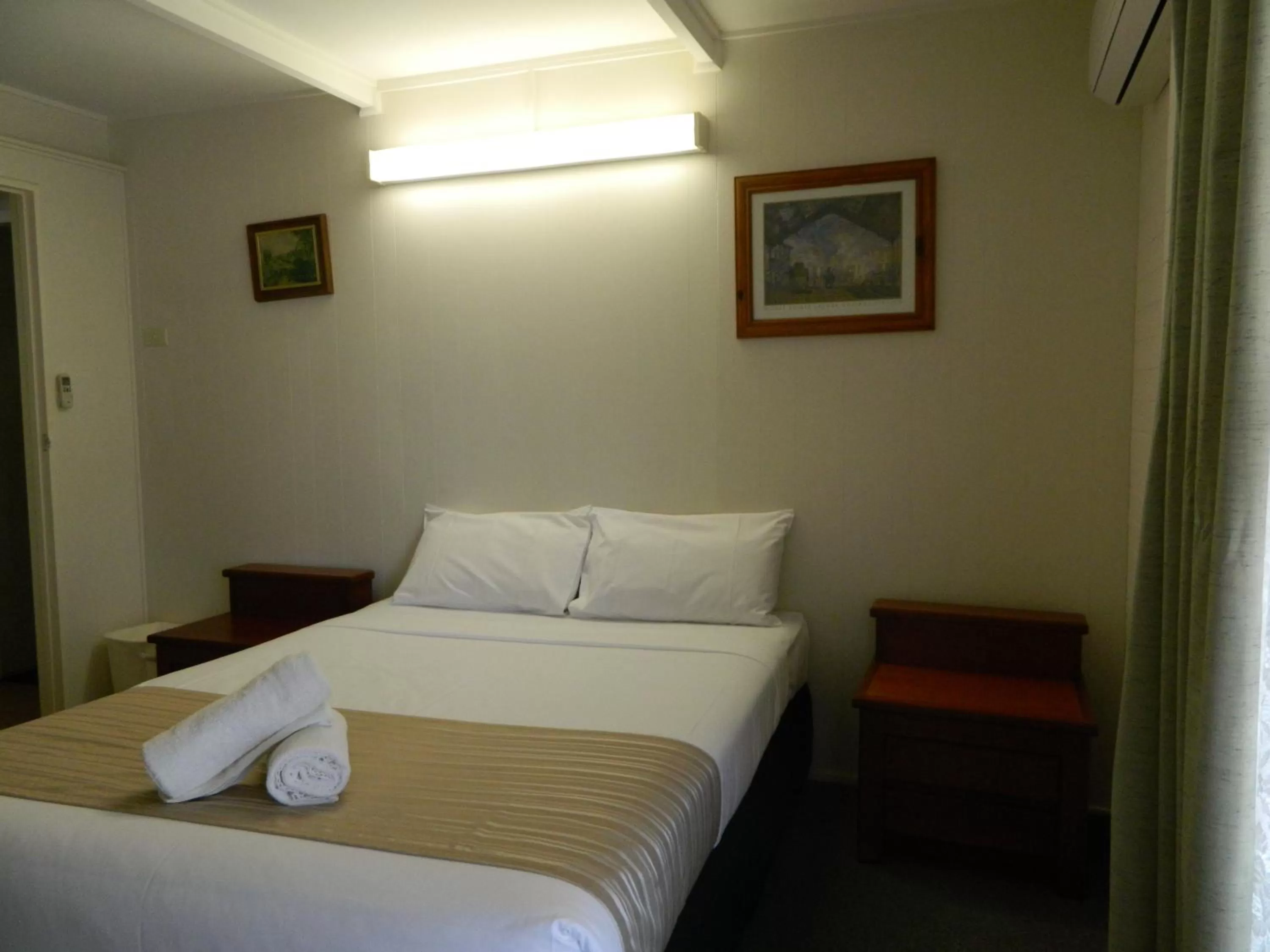 Bedroom, Bed in Coachman Motel