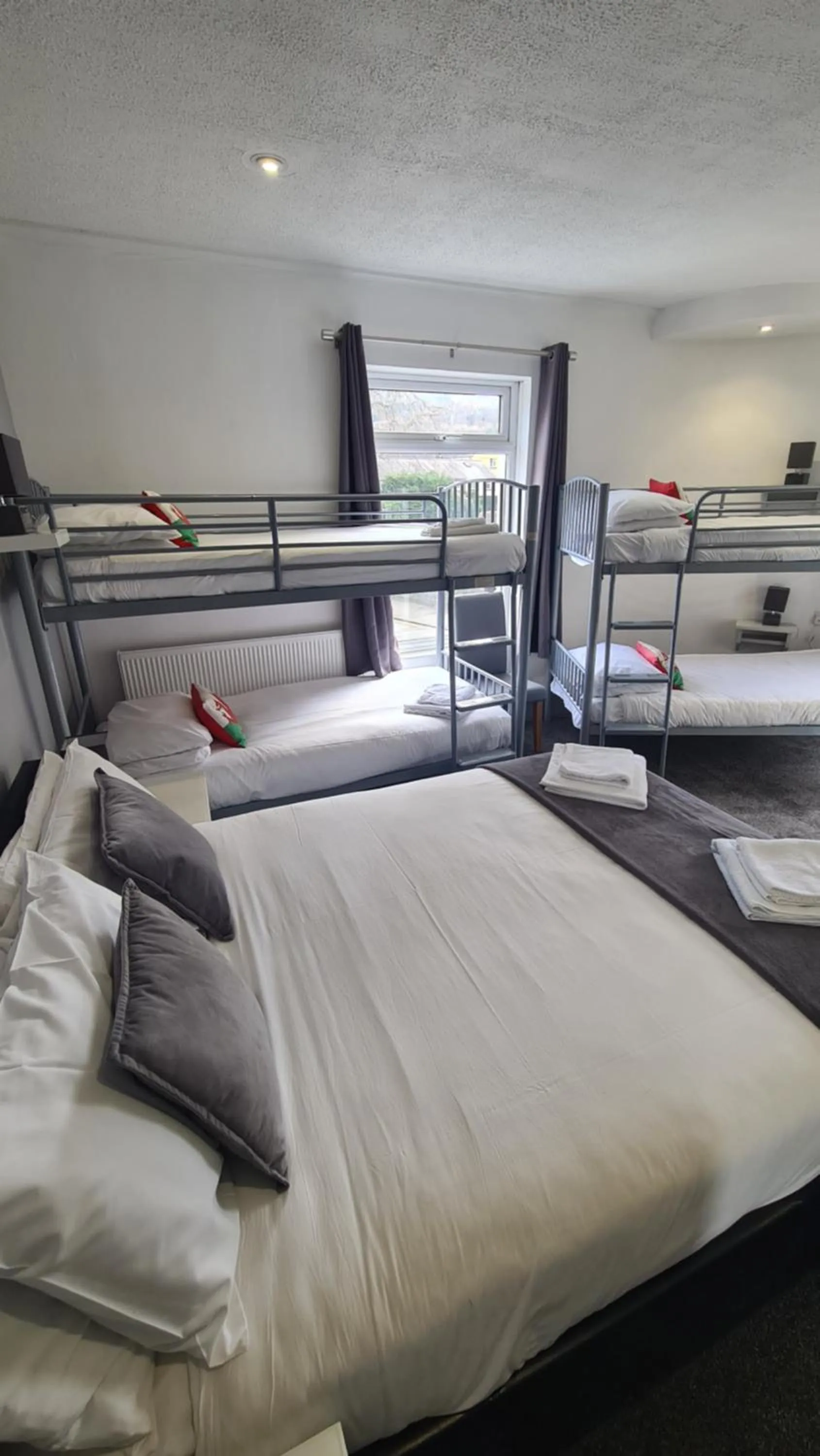 Bed in Y Gwynedd Inn