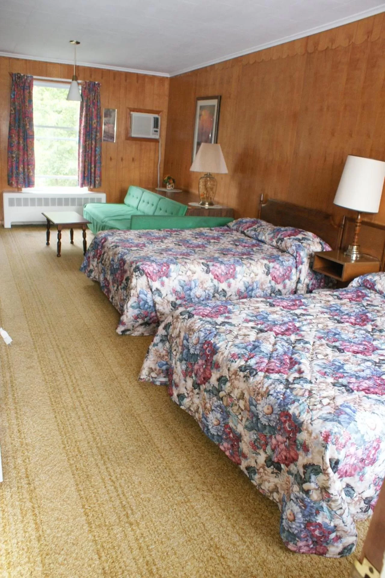 Day, Bed in Northern Peaks Motor Inn