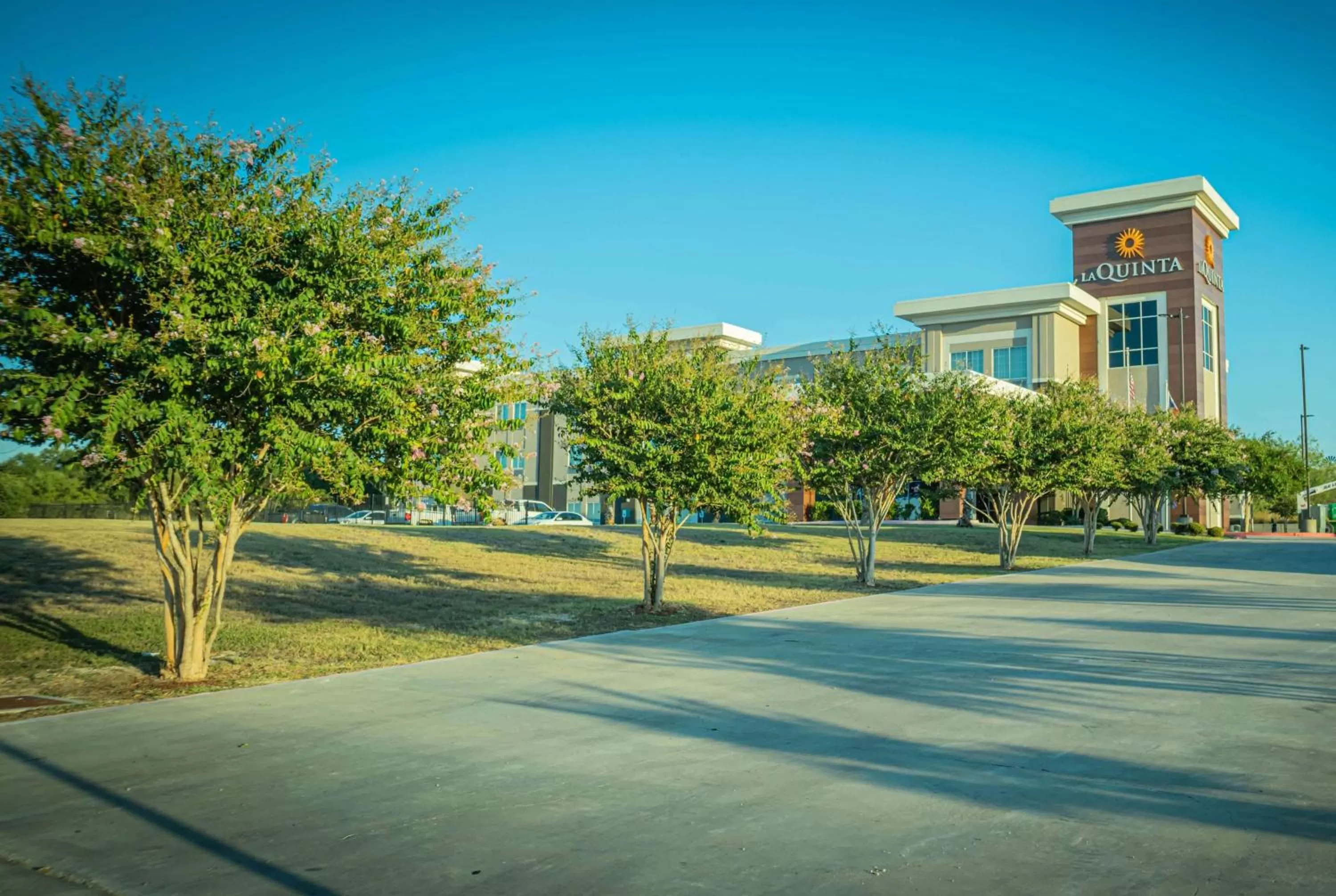 Property building in La Quinta by Wyndham Karnes City - Kenedy