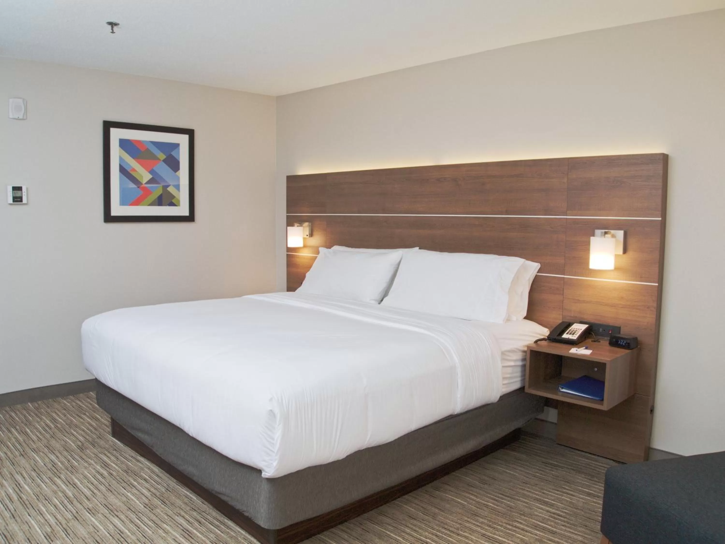 Photo of the whole room, Bed in Holiday Inn Express South Burlington by IHG