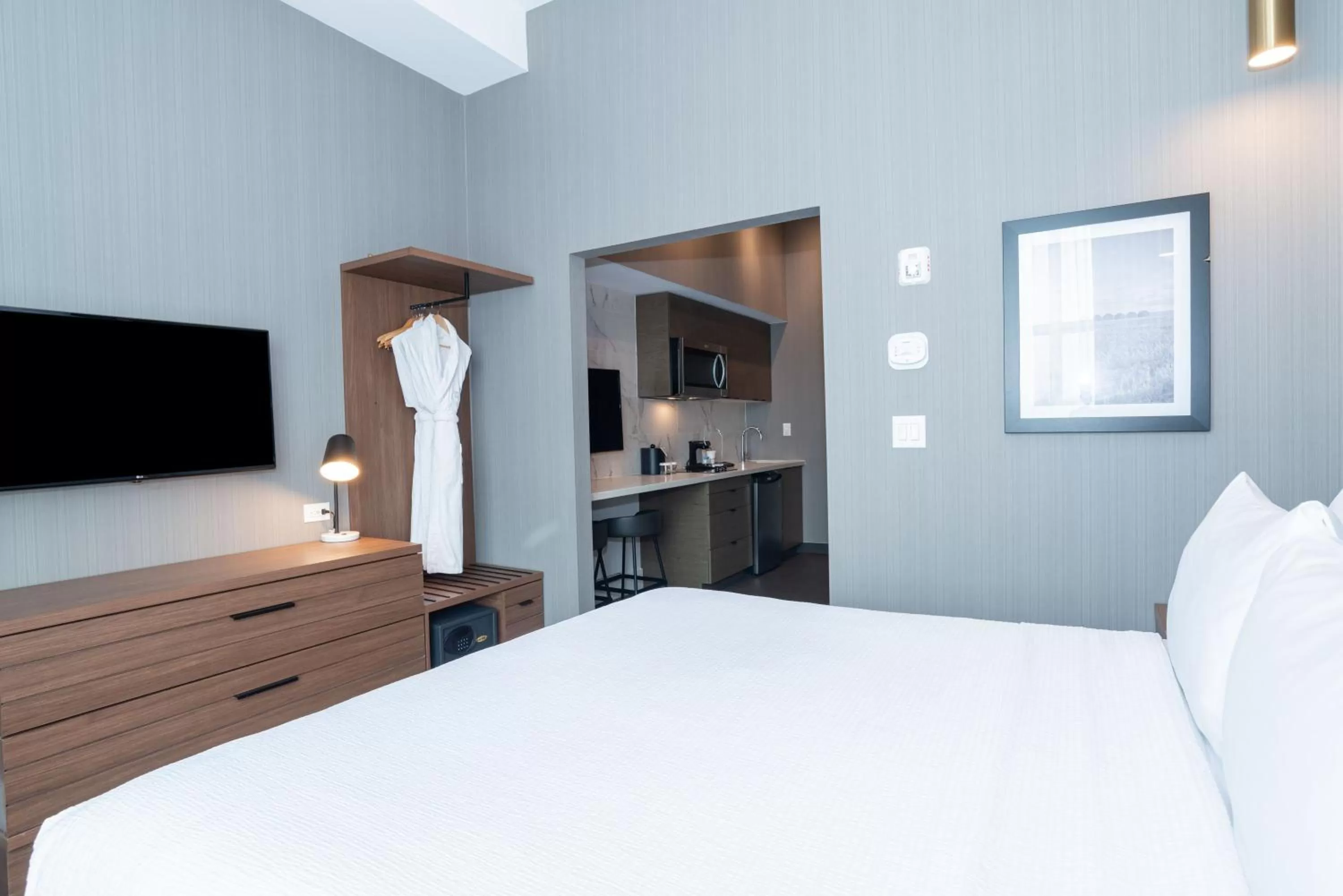 Photo of the whole room, Bed in Sandman Signature Sherwood Park Hotel