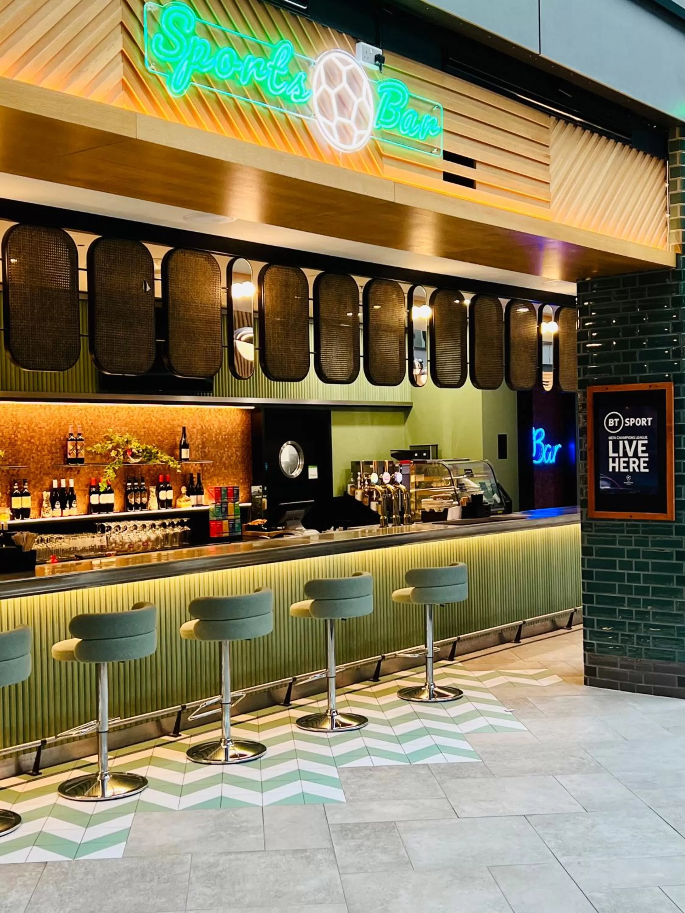 Lounge or bar in Staybridge Suites London Heathrow - Bath Road, an IHG Aparthotel