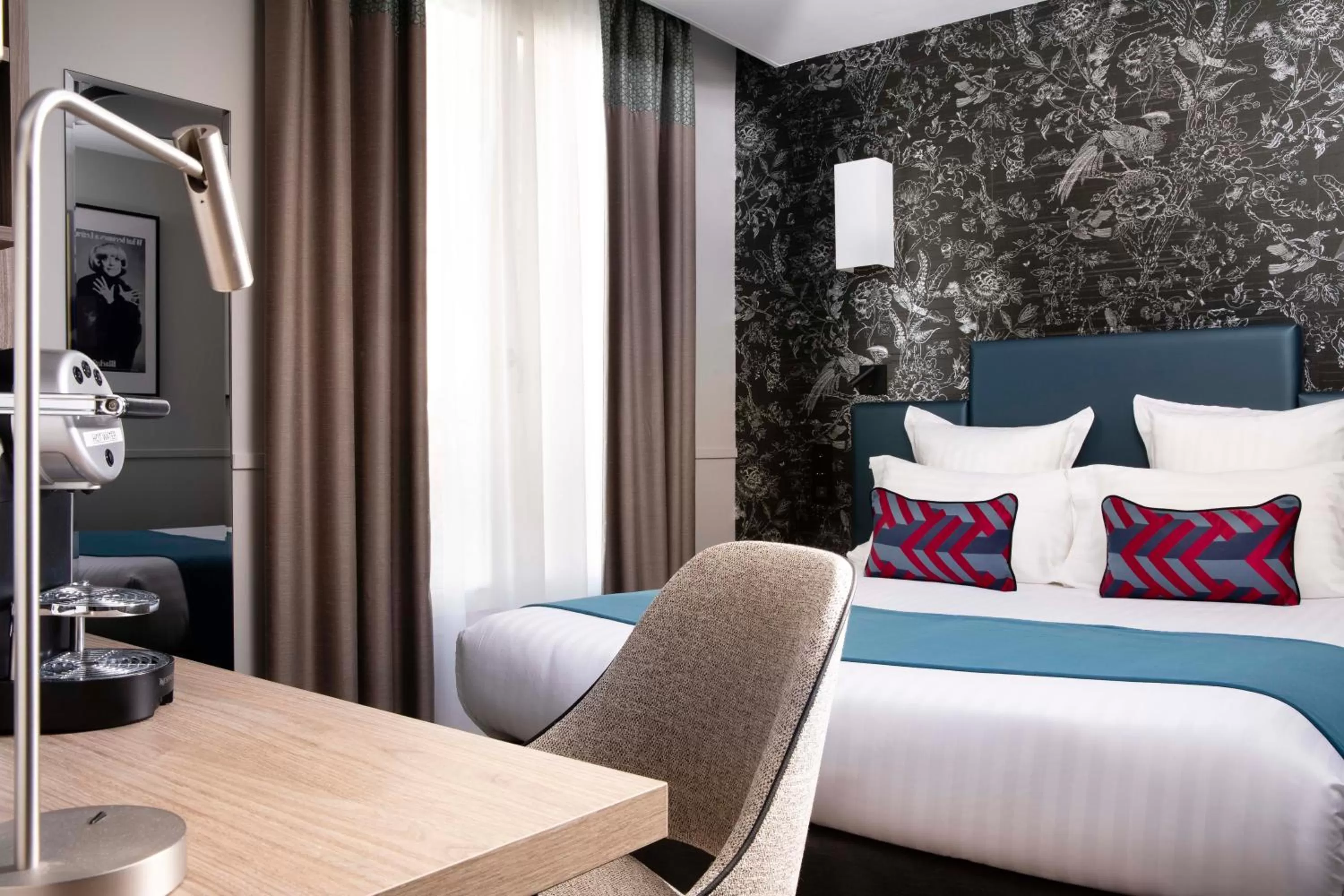 Bedroom, Bed in Daunou Opéra