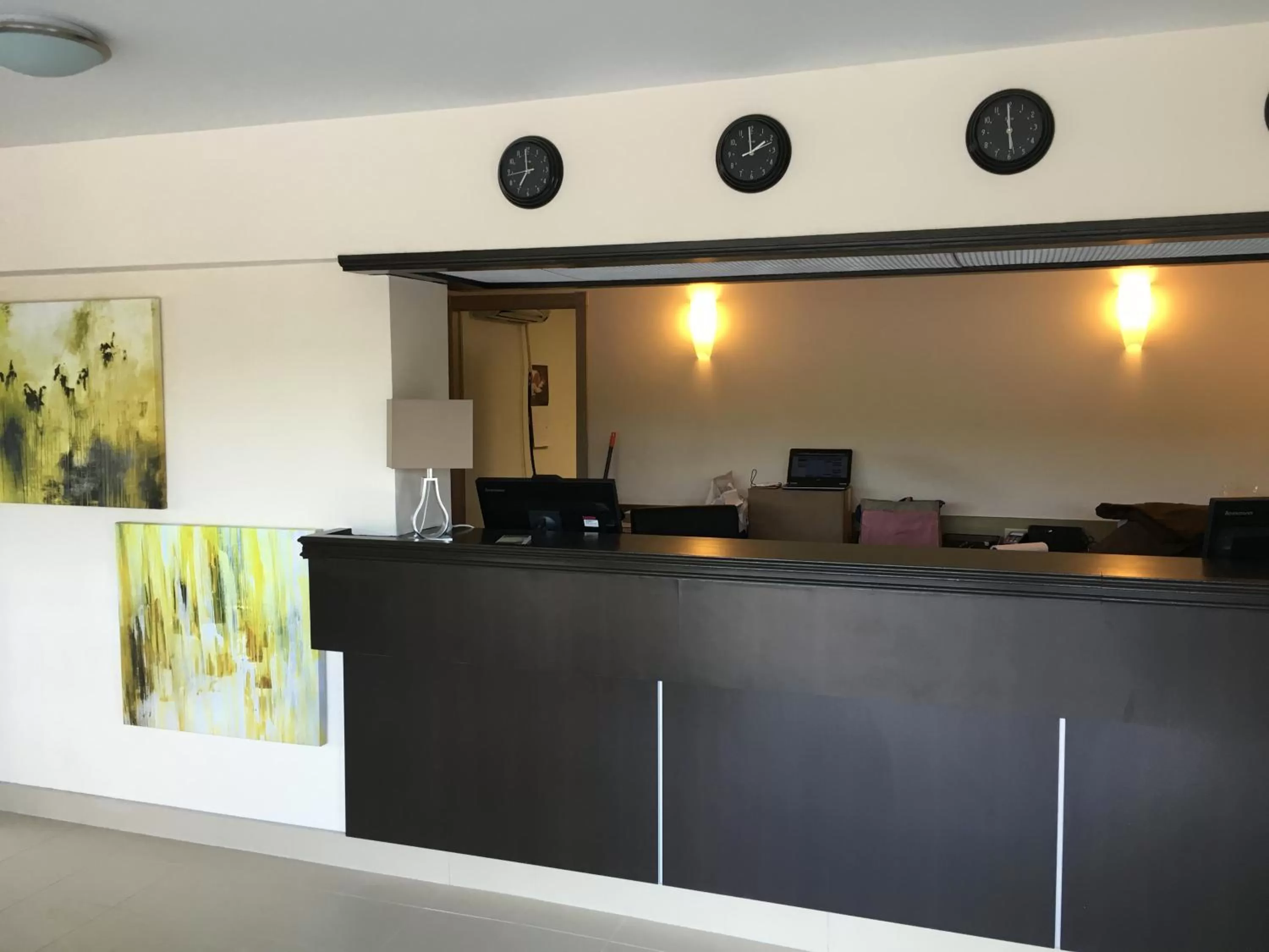 Lobby or reception in River Rapids Inn