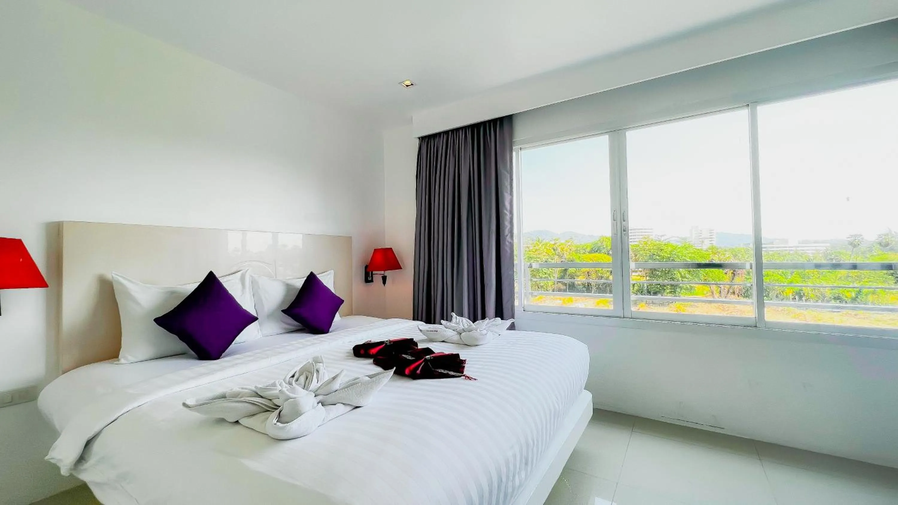 Bedroom, Bed in Grand Sunset Hotel Phuket